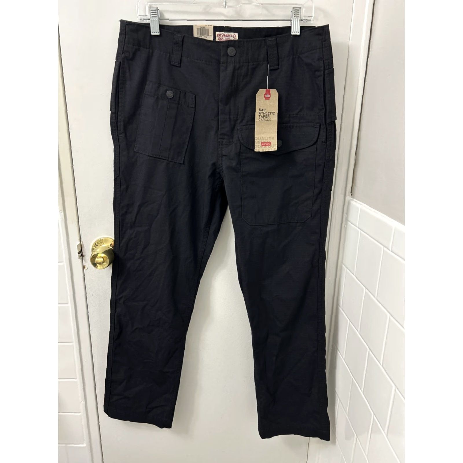Levi's VINTAGE Levis 541 Cargo Pants Mens Sz 31x30 Black Athletic Tapered Pockets White Tab Size US 31 - 2 Thumbnail
