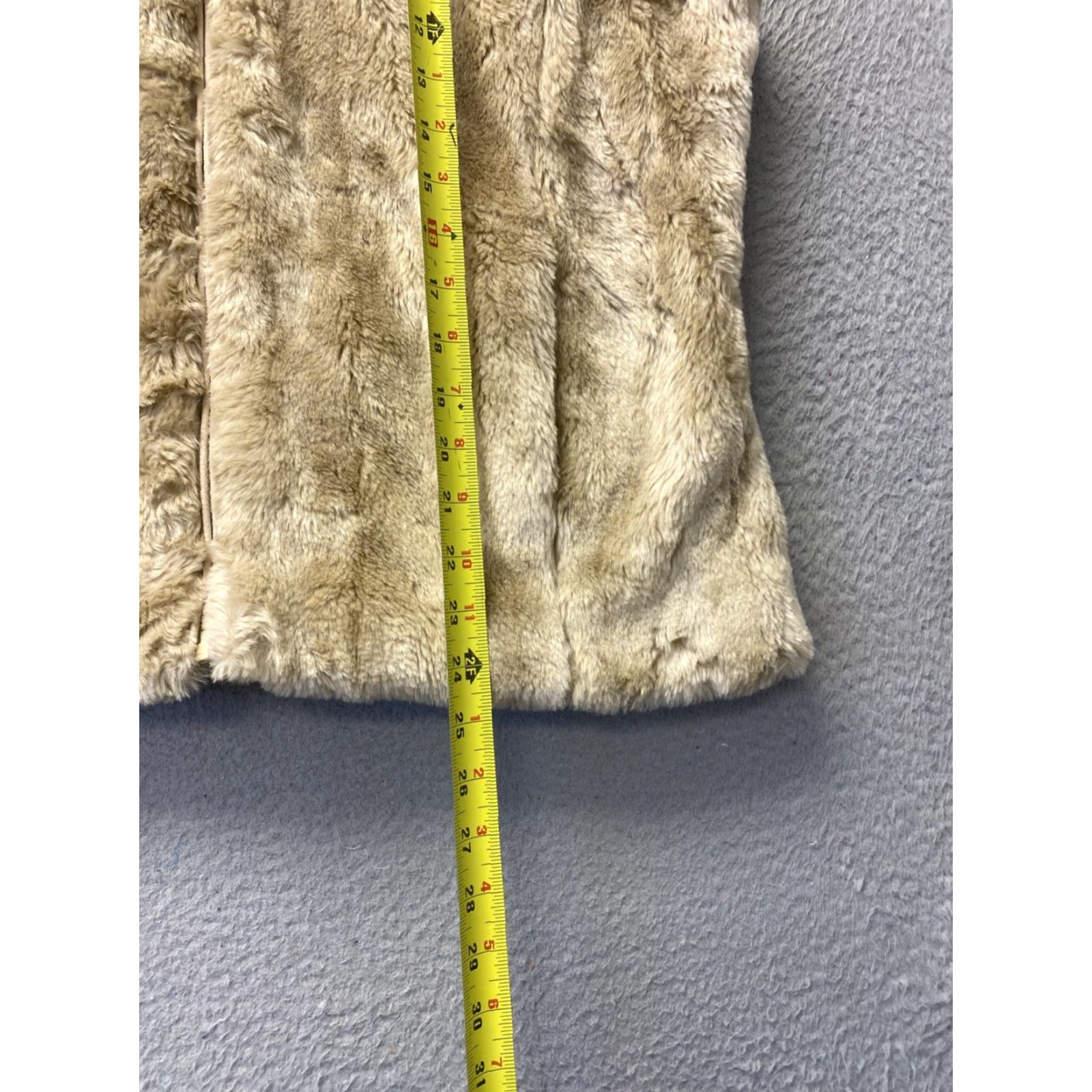 Coldwater Creek VINTAGE not applicable; title should be: Coldwater Creek Vest Women's Faux Fur Full Zip L Short Sleeveless Animal Print Light Gold 0016 Size L / US 10 / IT 46 - 5 Thumbnail