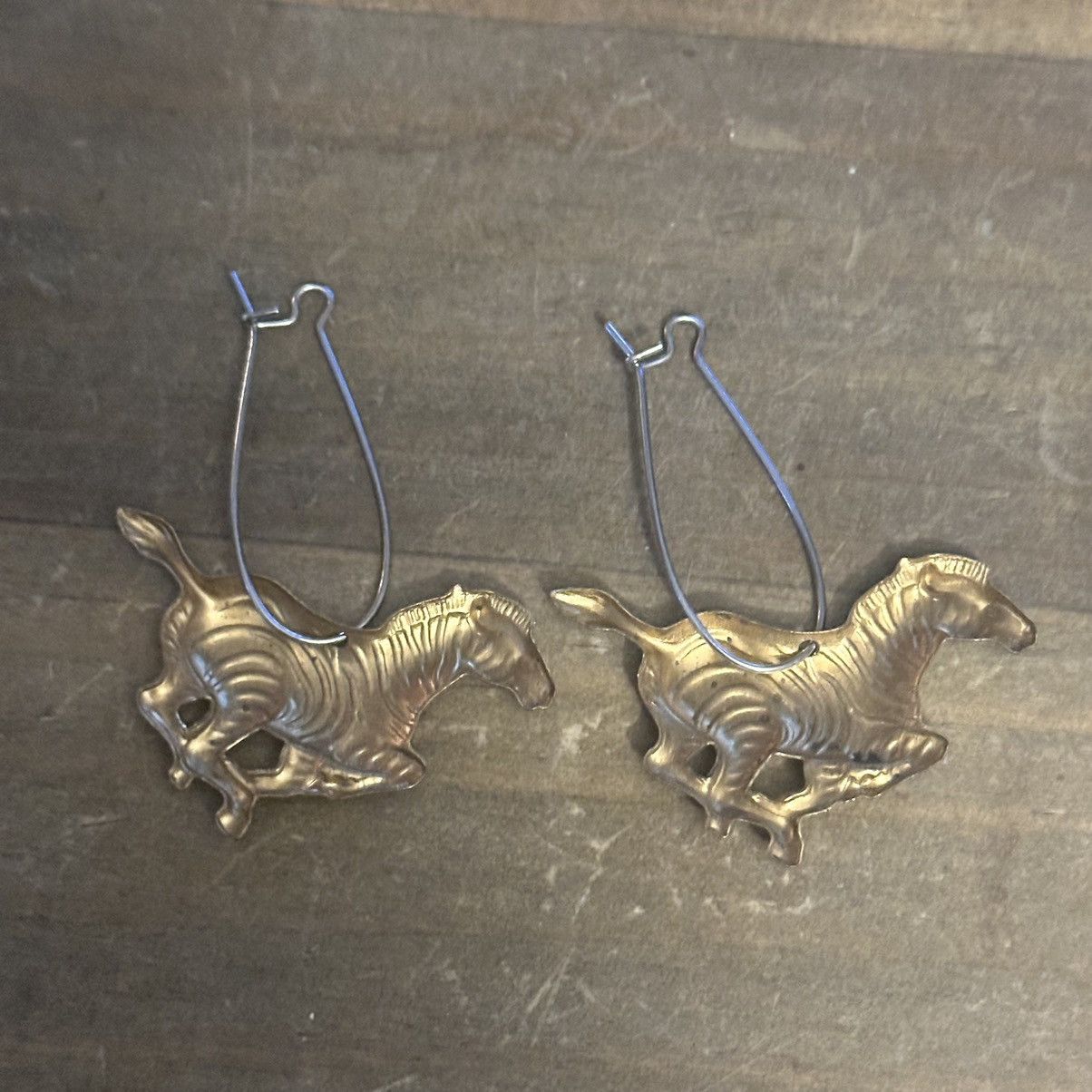 Other Gold tone zebra dangle earrings Size ONE SIZE - 3 Thumbnail