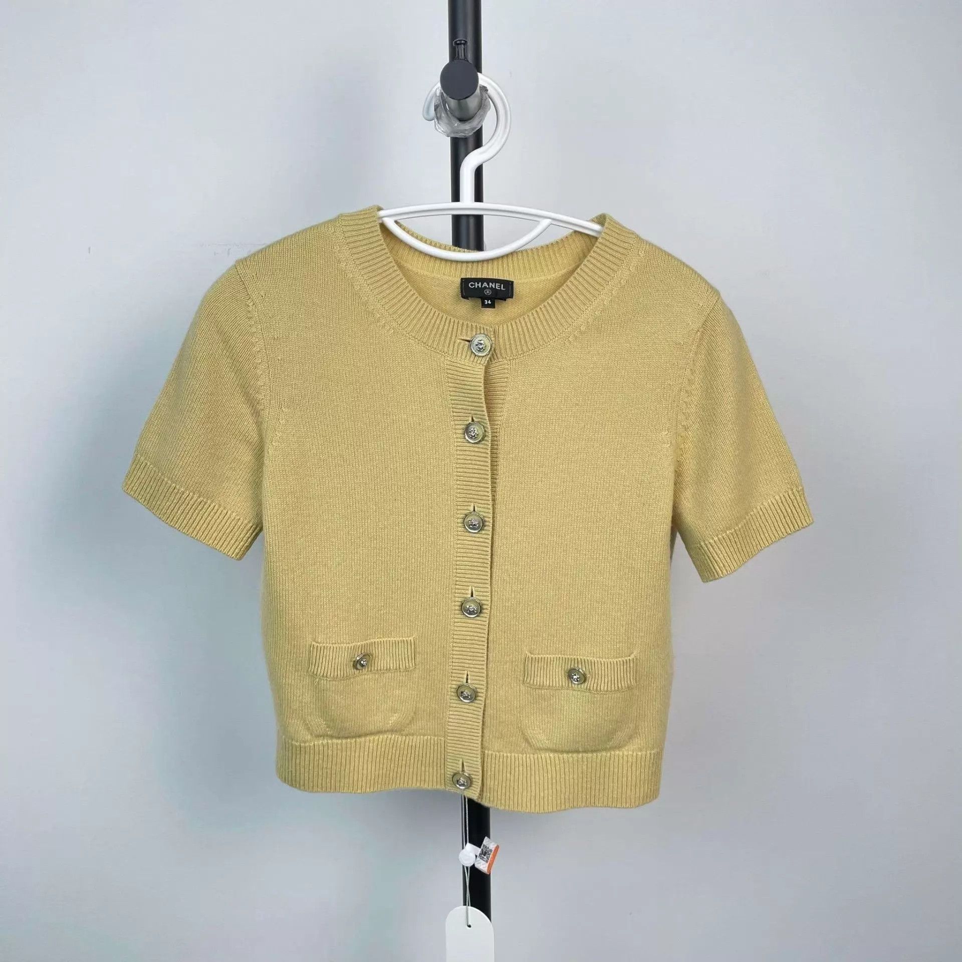 Chanel Chanel 98 New yellow 34 knit short-sleeve cardigan Size XS / US 0-2 / IT 36-38 - 1 Thumbnail