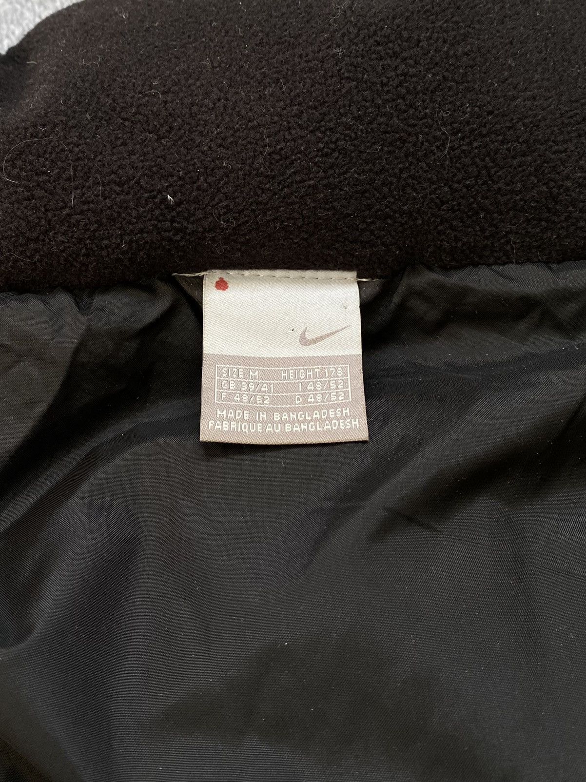 Vintage Nike VNTG Mini Swoosh Black Y2K Puffer Vest Size US M / EU 48-50 / 2 - 14 Thumbnail