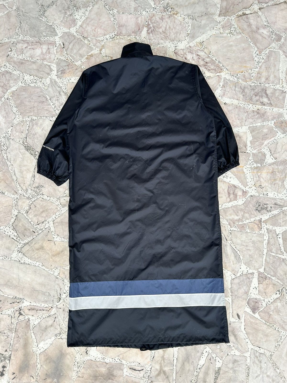 Comme des Garcons Cdg black raincoat spellout on wrist Size US L / EU 52-54 / 3 - 2 Thumbnail