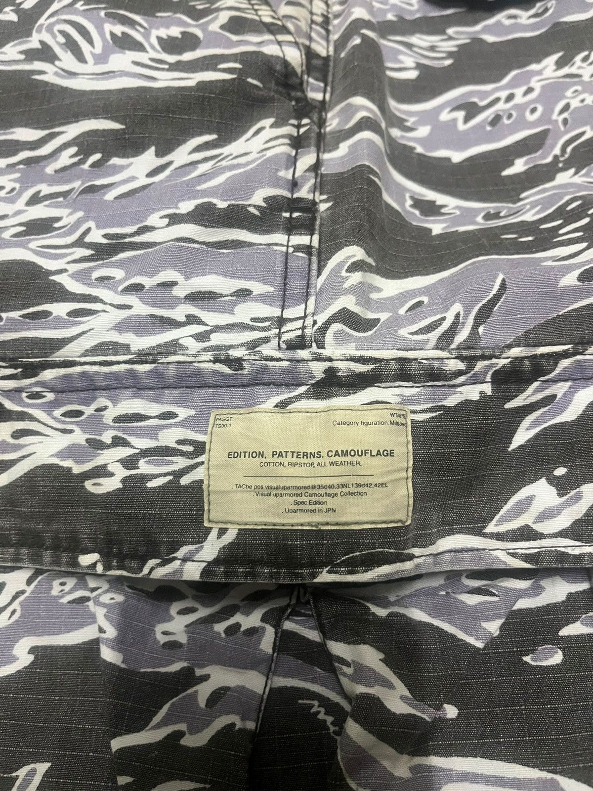 WTAPS TIGER STARP CAMO CARGO SHORT PANTS