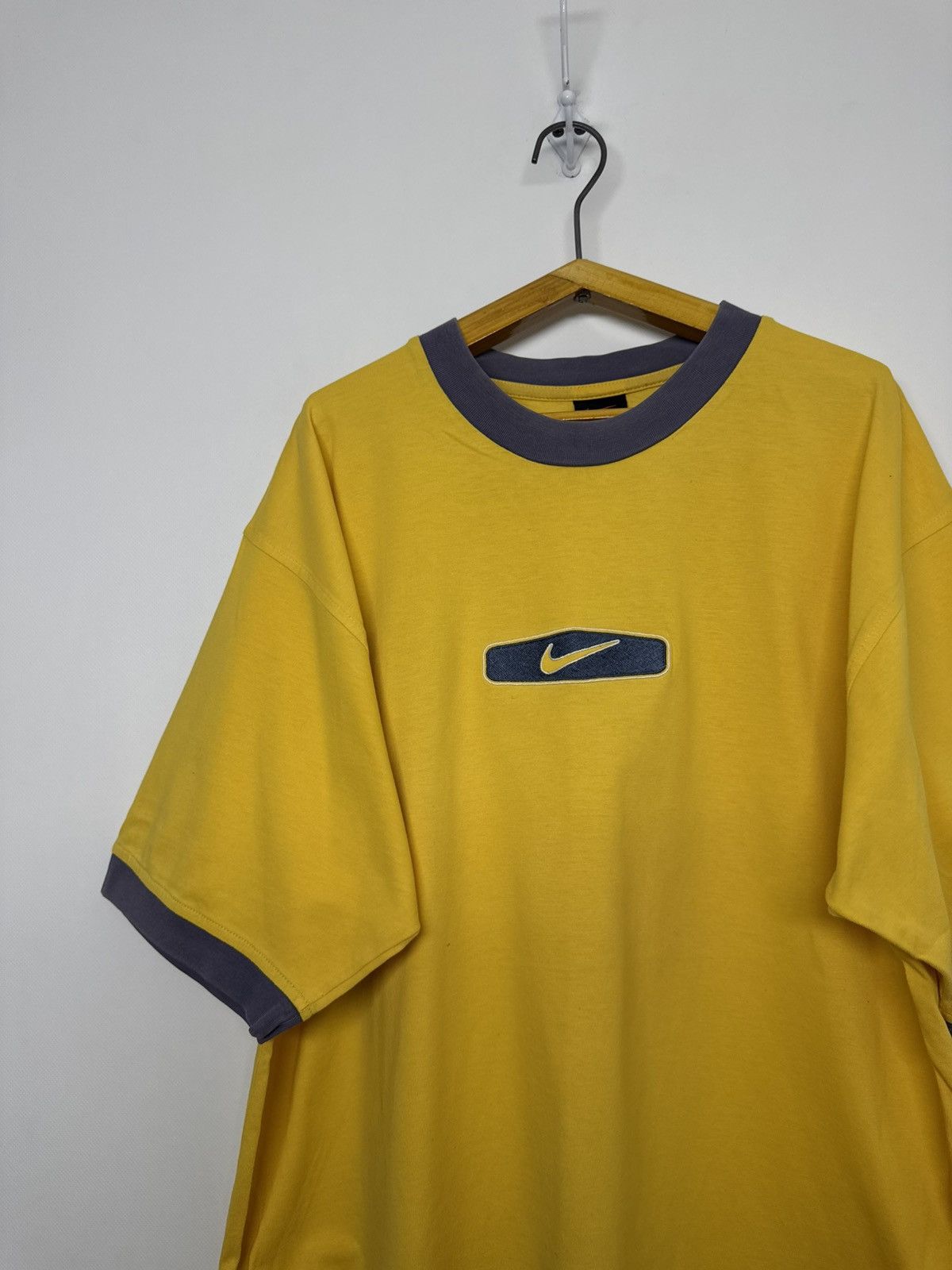 Nike Vintage Y2K Nike T Shirt Center Logo Streetwear Hype Size US L / EU 52-54 / 3 - 7 Thumbnail