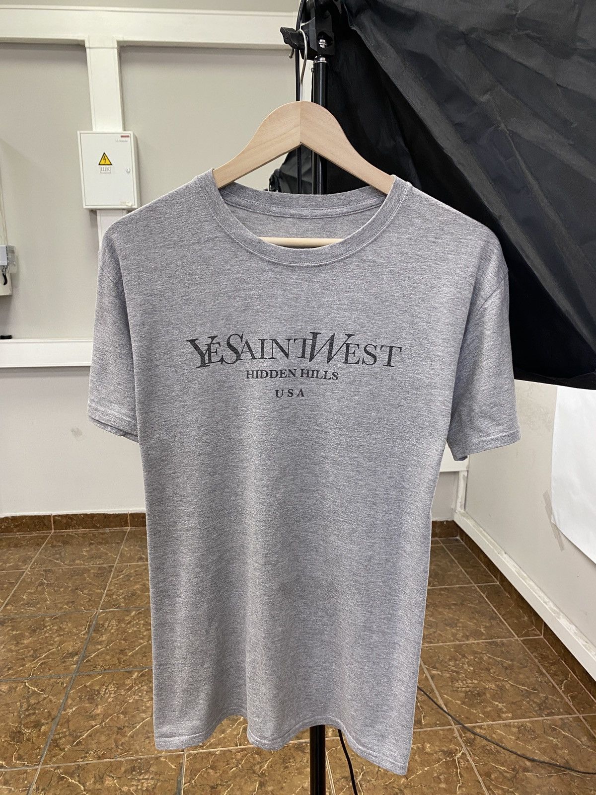 Japanese Brand 🇺🇸 Ye Saint West Hidden Hills USA Kanye West Print logo Y2K Size US M / EU 48-50 / 2 - 1 Thumbnail