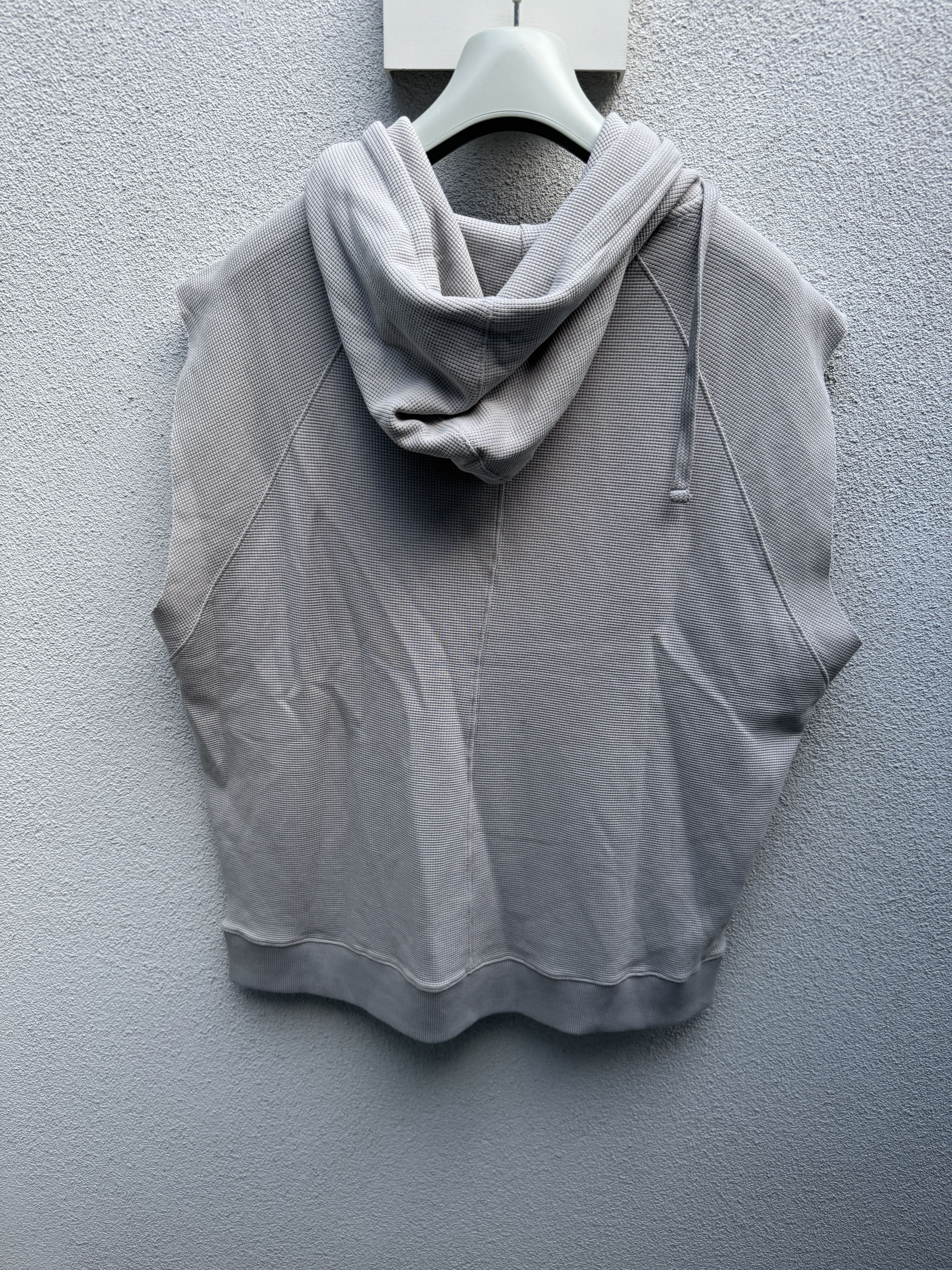 Thom Krom Thom Krom Sand Beige Raw-Cut Ribbed-Knit Sleeveless Hoodie M Size US M / EU 48-50 / 2 - 3 Thumbnail