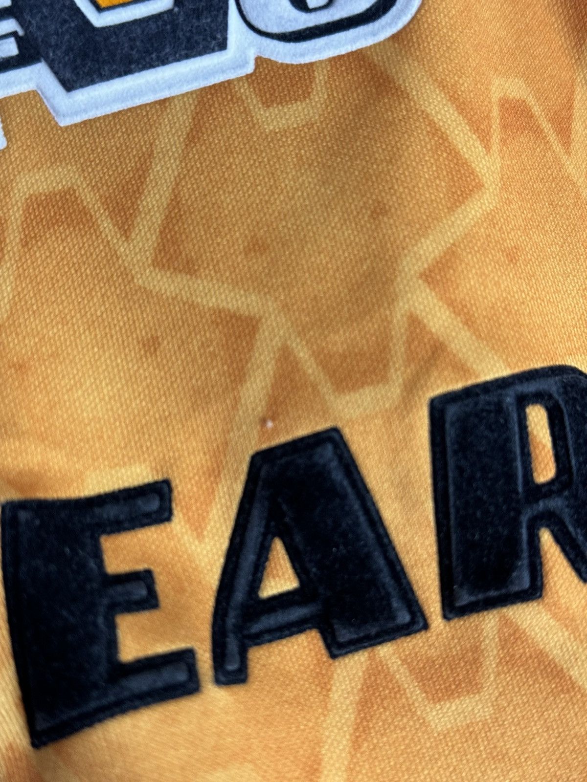 Puma KIDS Wolverhampton Wanderers 96/98 Home Football Jersey Size US XS / EU 42 / 0 - 9 Thumbnail