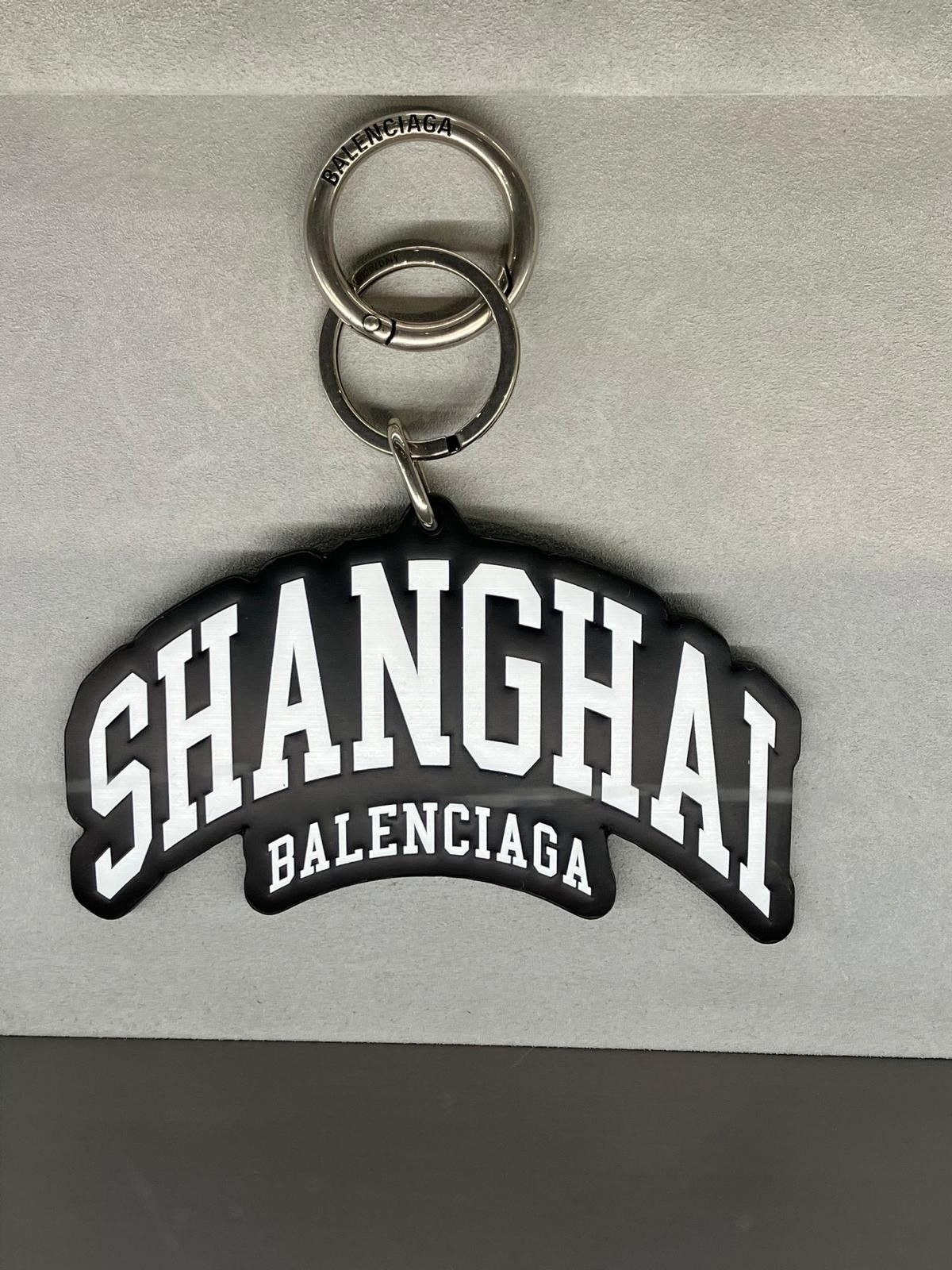 Balenciaga o1la1rc1a0924 Size: OS / Cities Shanghai Cash Keychain Size ONE SIZE - 1 Thumbnail
