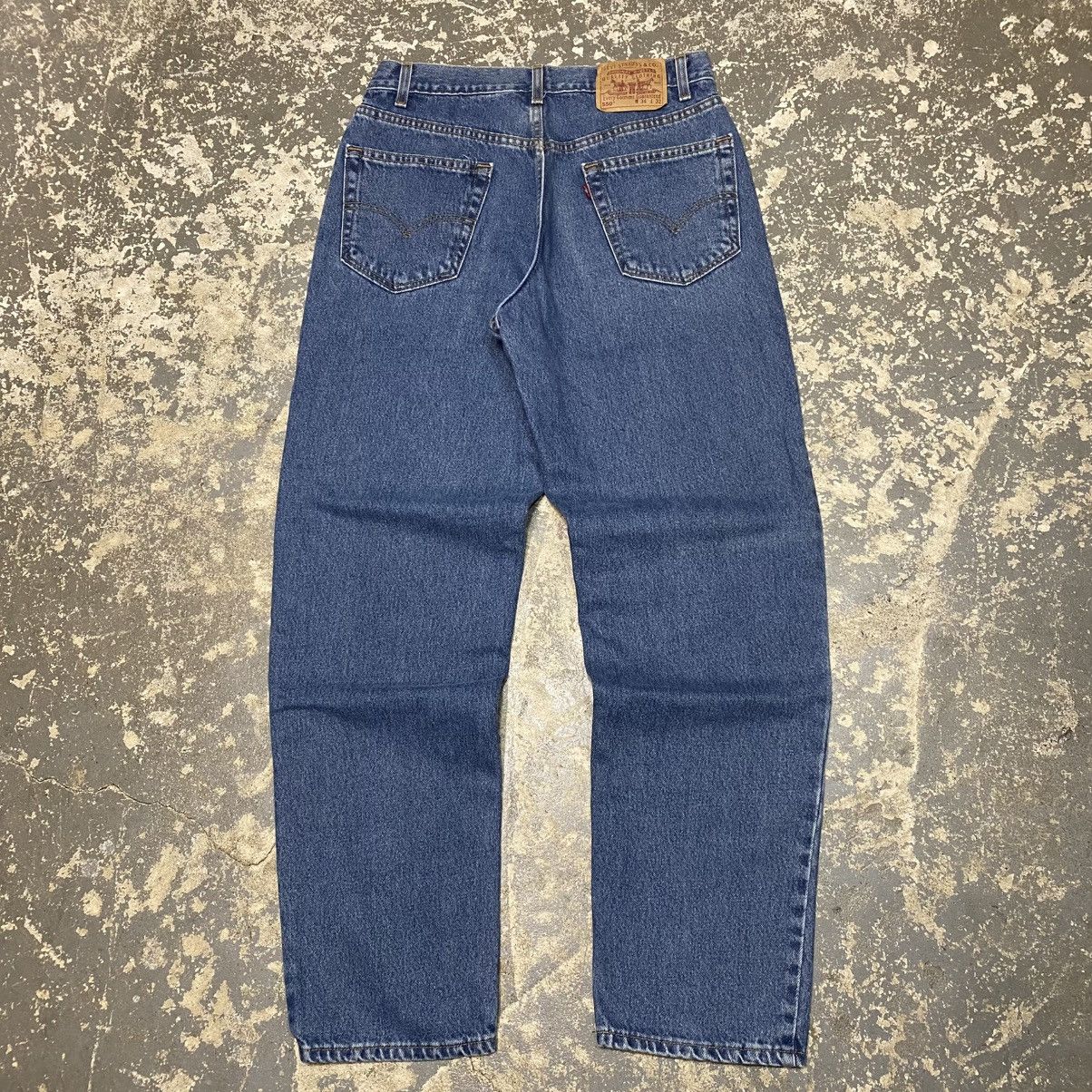 Vintage Levi's 550 Relaxed Fit Blue Denim Jeans USA 90s