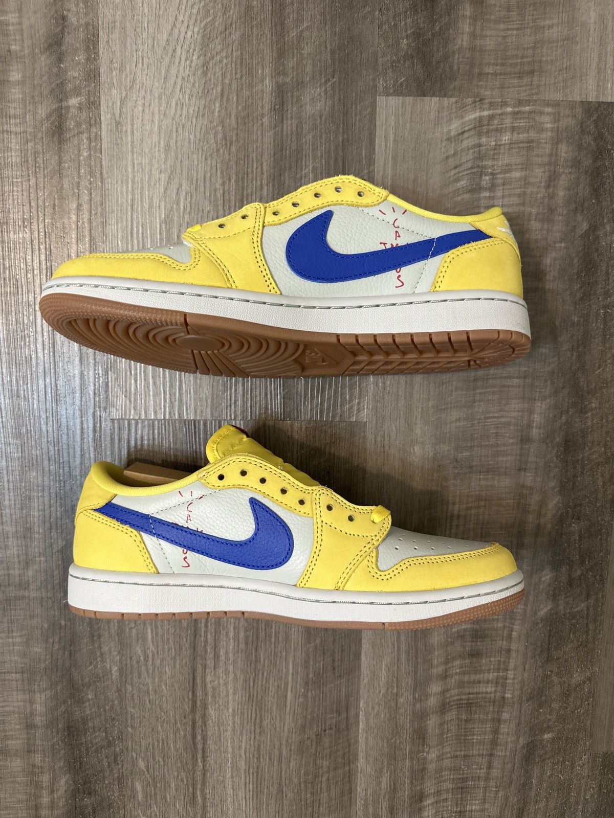 Jordan Brand × Nike × Travis Scott Women’s Air Jordan 1 Retro OG SP Size US 9 / IT 39 - 2 Thumbnail