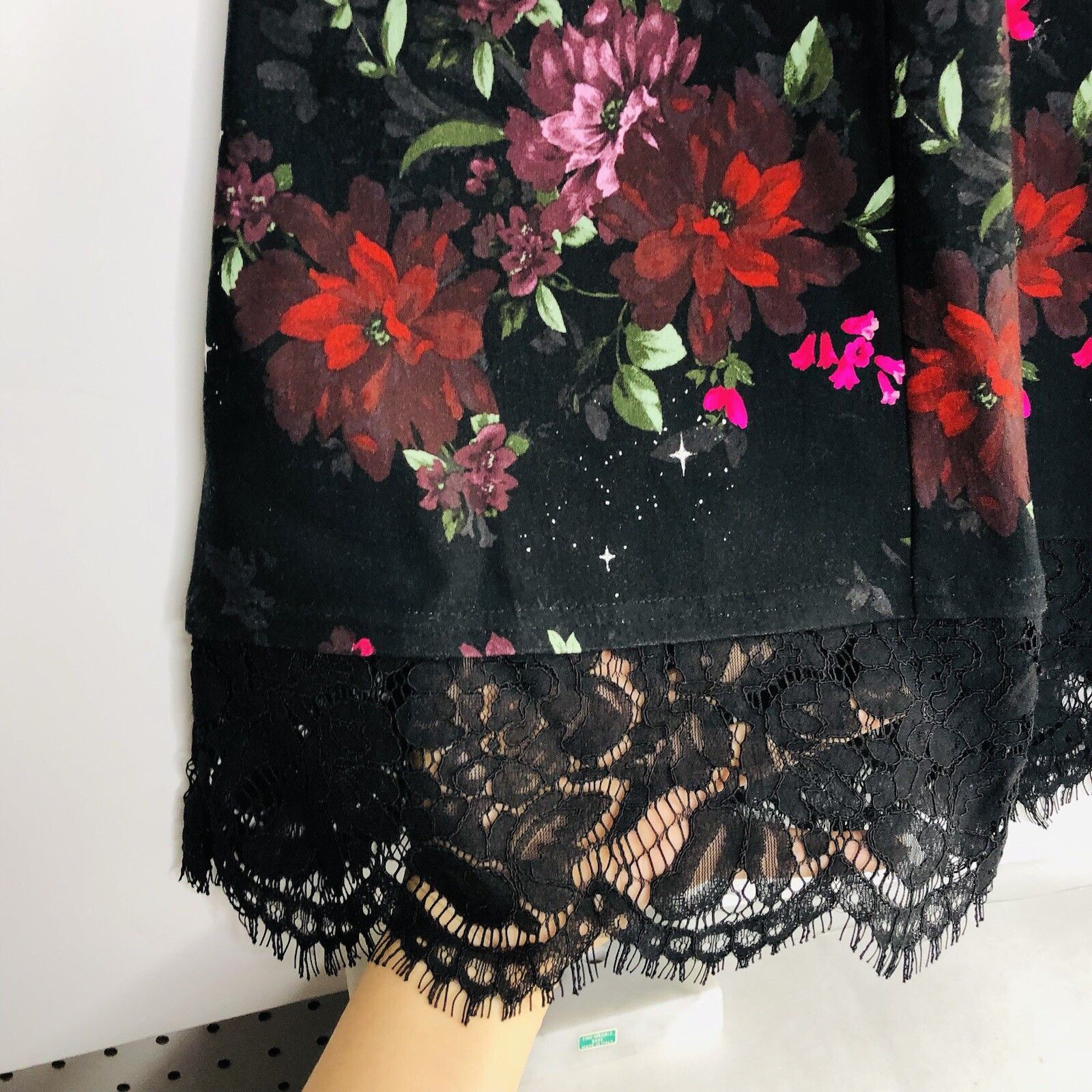 Torrid Torrid Ponte Midi Skirt Lace Trim Black Floral Size 0 Size 25" / US 0 / IT 36 - 4 Thumbnail