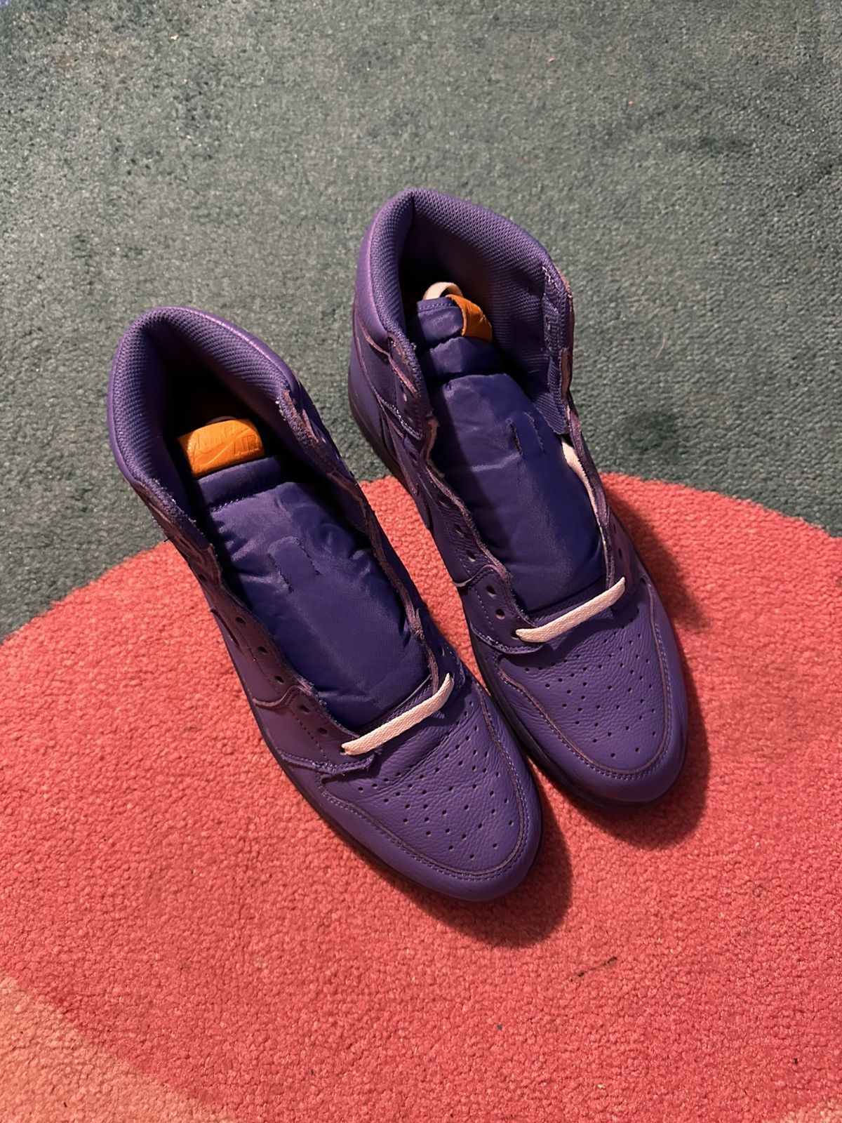 Gatorade × Jordan Brand Air Jordan 1 Retro High Gatorade Rush Violet Size US 11.5 / EU 44-45 - 2 Thumbnail