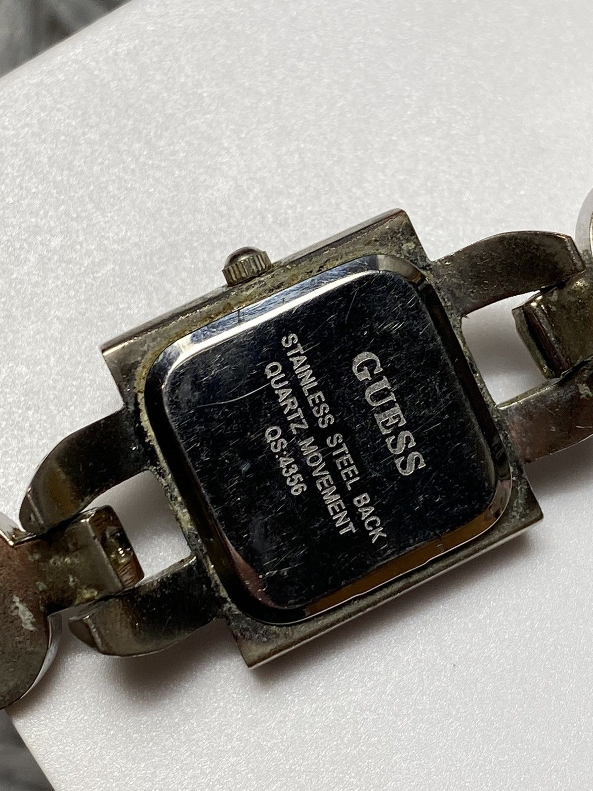 Guess × Japanese Brand × Vintage Golden Radiance Guess Watch | Japanese Brand Size ONE SIZE - 8 Thumbnail