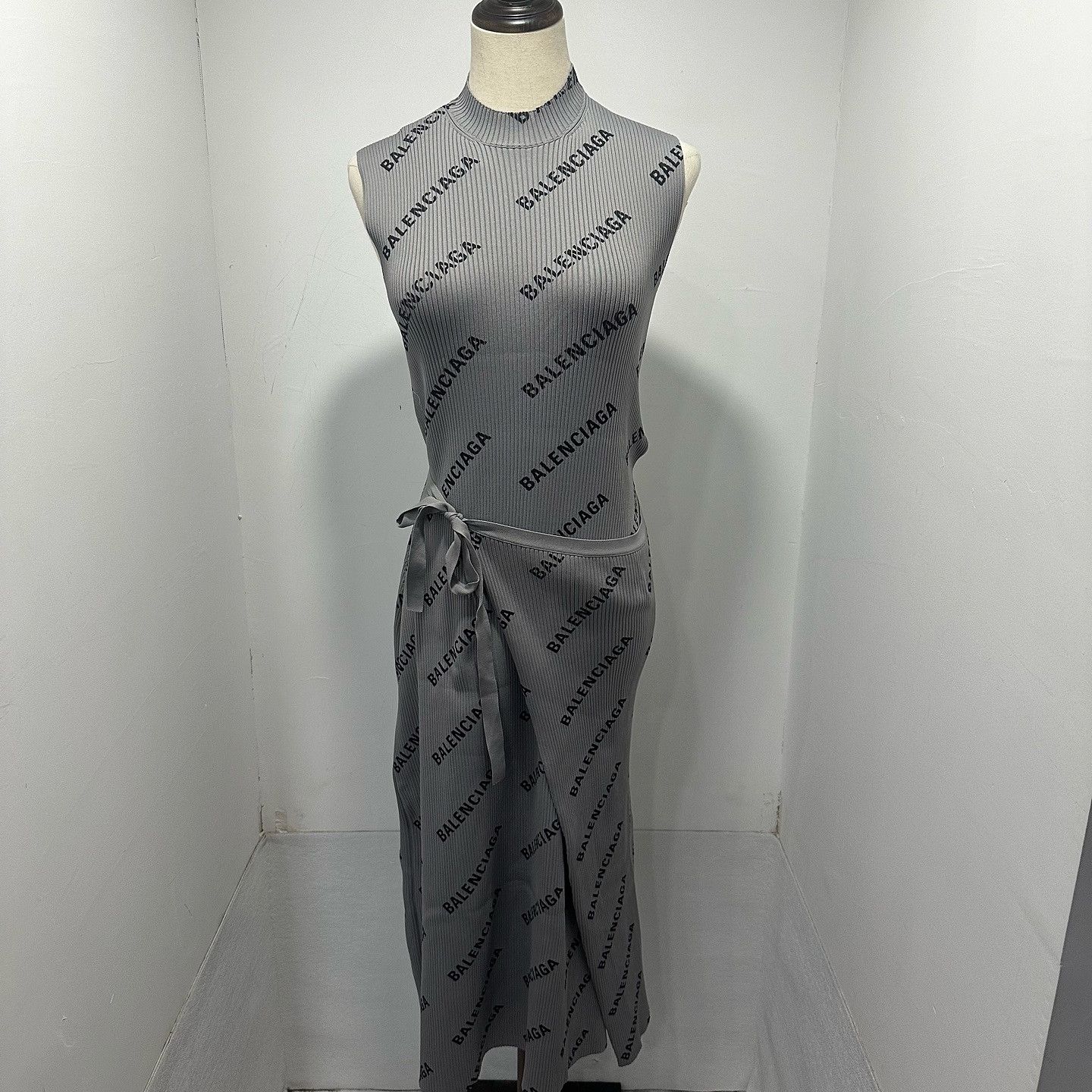 Balenciaga Balenciaga Logo Print Midi Dress Size L Size L / US 10 / IT 46 - 1 Thumbnail