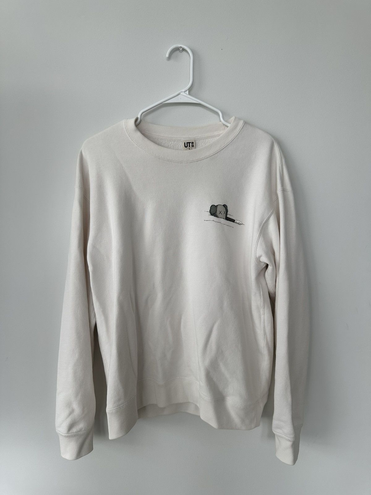 Kaws × Uniqlo KAWS X Uniqlo Crewneck Size US M / EU 48-50 / 2 - 1 Thumbnail