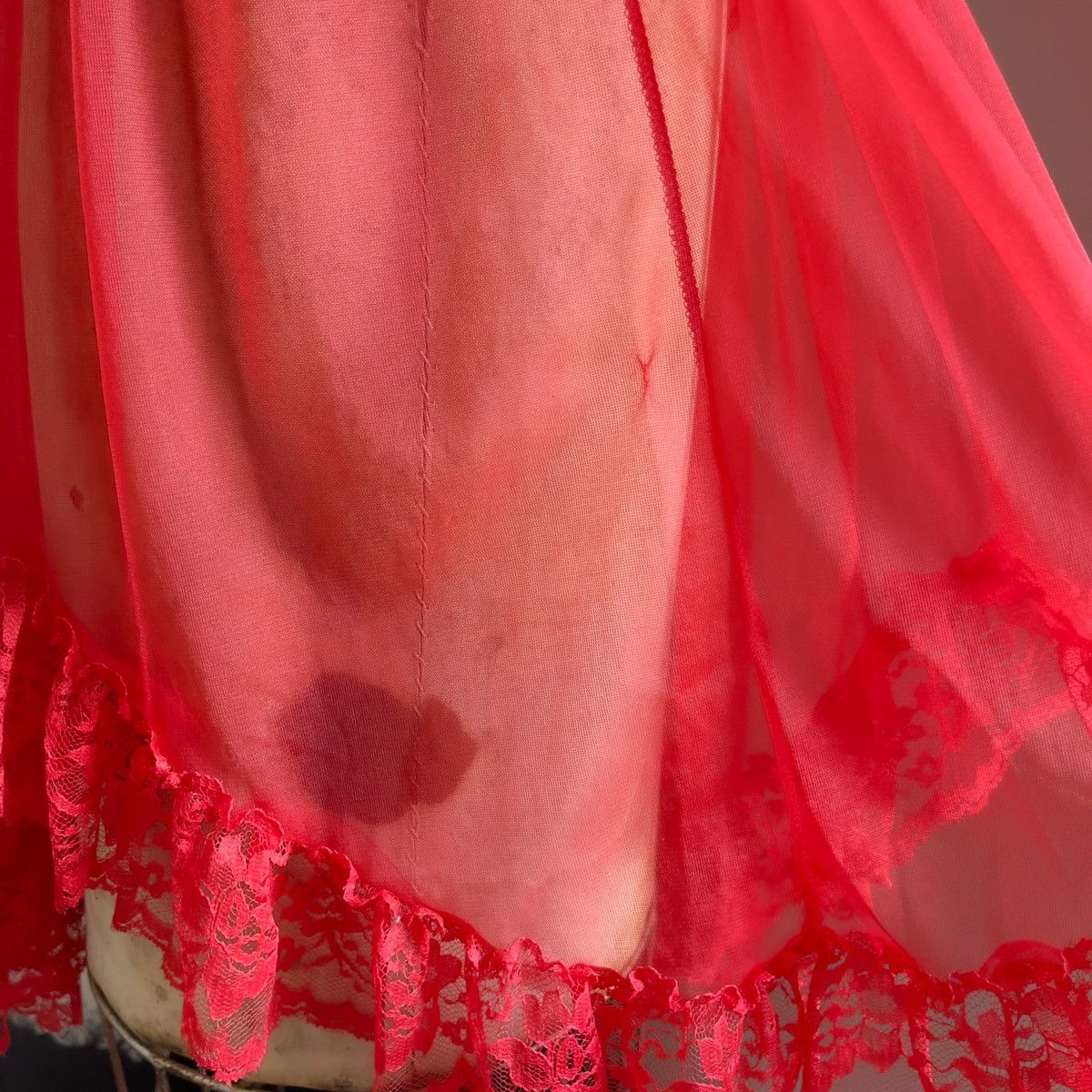 Vintage Romantic Red Lace Ruffled Sheer Slip Dress (M-L) Size L / US 10 / IT 46 - 11 Thumbnail