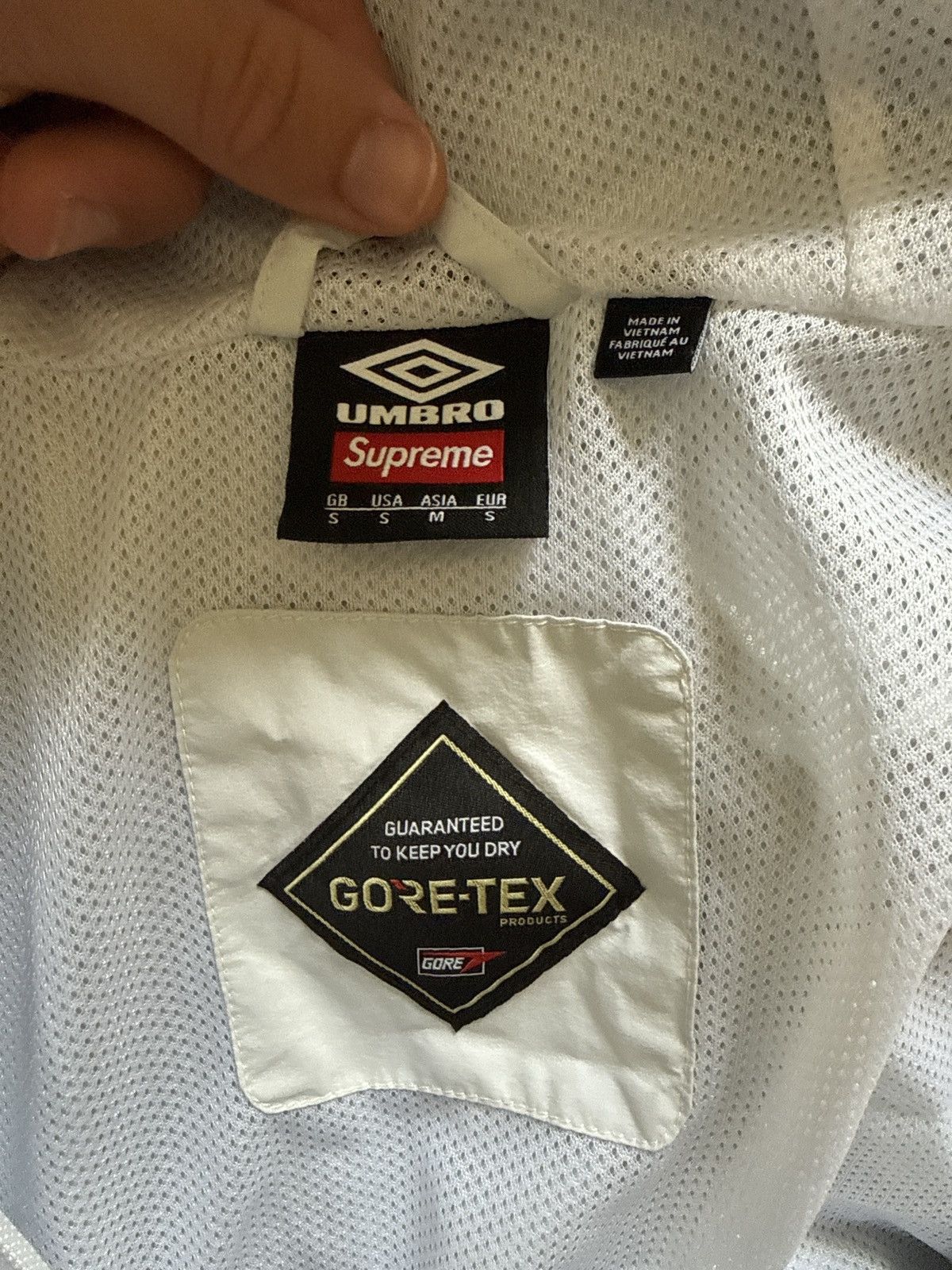 Supreme × Umbro Supreme umbreo white gore tex jacket Size US S / EU 44-46 / 1 - 6 Thumbnail