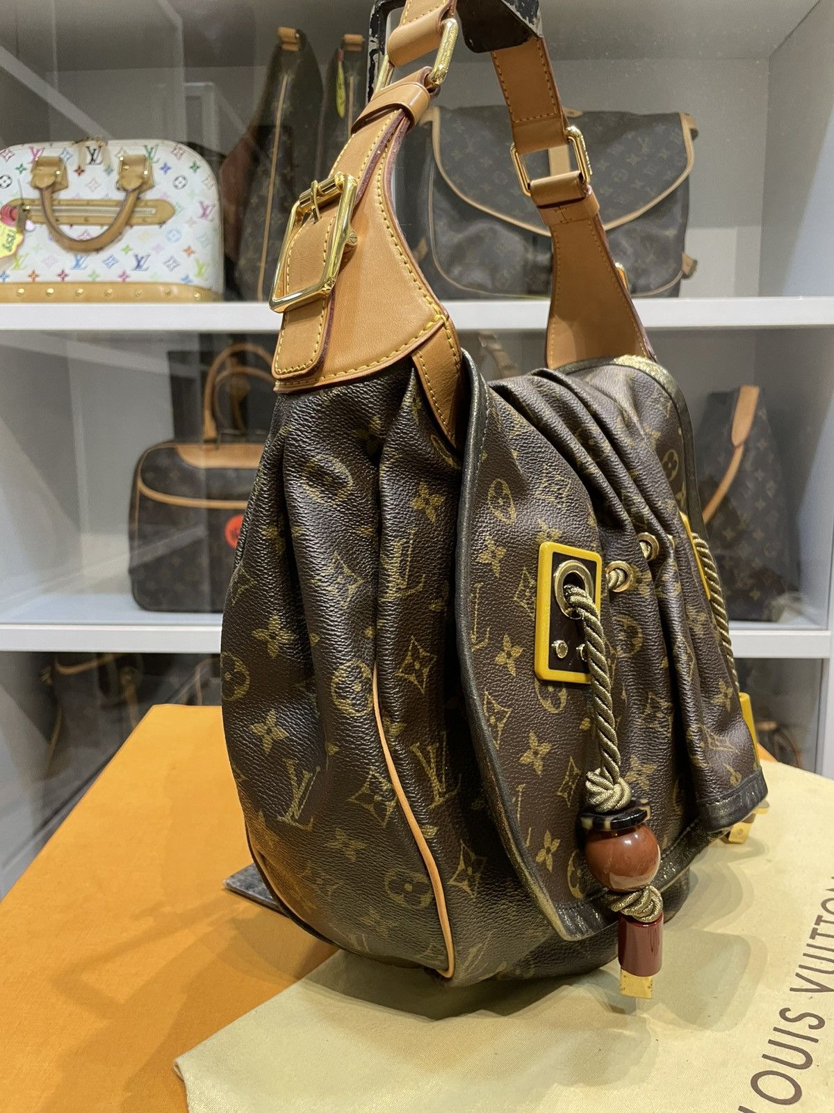 Louis Vuitton AUTHENTIC LOUIS VUITTON LIMITED EDITION KALAHARI GM Size ONE SIZE - 5 Thumbnail