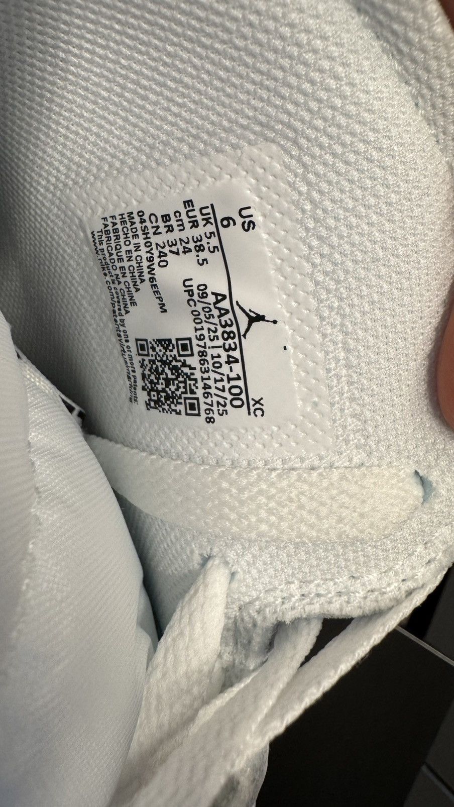 Nike × Off-White Air Jordan 1 Retro High V.A.A. Alaska Size US 6 / EU 39 - 5 Thumbnail
