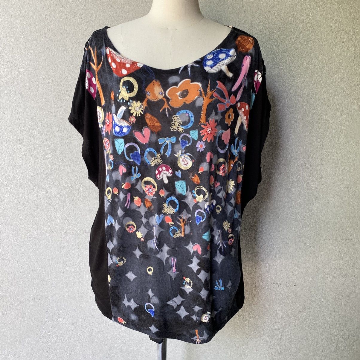 Tsumori Chisato TSUMORI CHISATO Black Top with Colorful Fantasy Print Size XS / US 0-2 / IT 36-38 - 7 Thumbnail