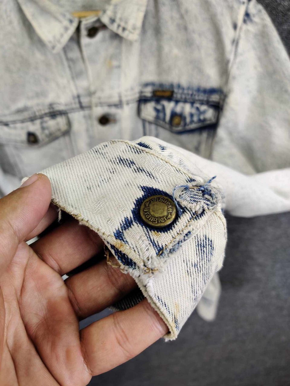 Wrangler Vintage Thrashed 90s Wrangler Acid Wash Denim Trucker Jacket Size US M / EU 48-50 / 2 - 13 Thumbnail