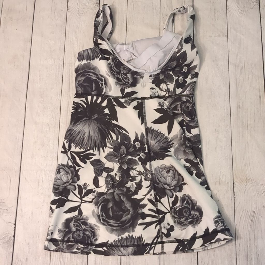Lululemon Lululemon aria tank II brisk bloom size 6 Size M / US 6-8 / IT 42-44 - 3 Thumbnail