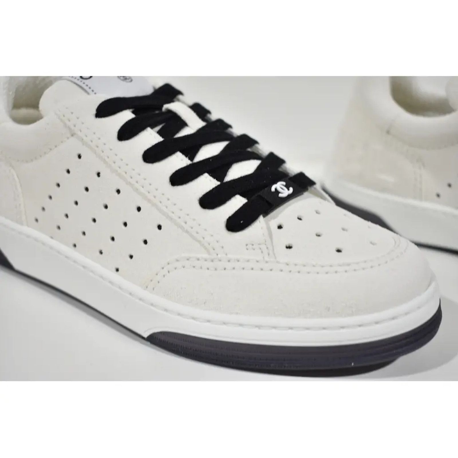 Chanel 22A Suede CC Flat Lace Up Tie Runner Trainer Sneaker 39.5 Size US 9.5 / IT 39.5 - 4 Thumbnail
