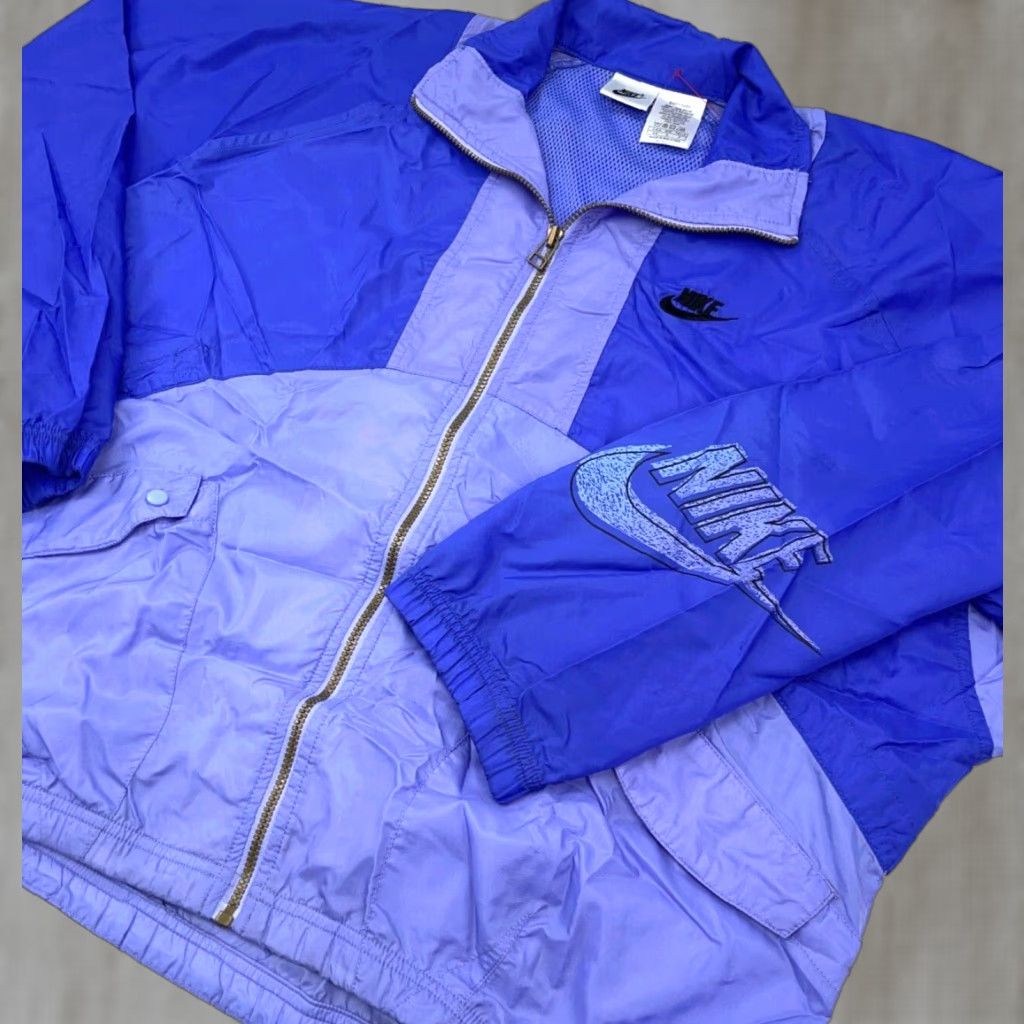 Nike VINTAGE Nike Jacket Women S Purple Windbreaker 90s Y2K 2000s Solid Short Zip Wind-Resistant Pockets All Seasons Size S / US 4 / IT 40 - 1 Thumbnail