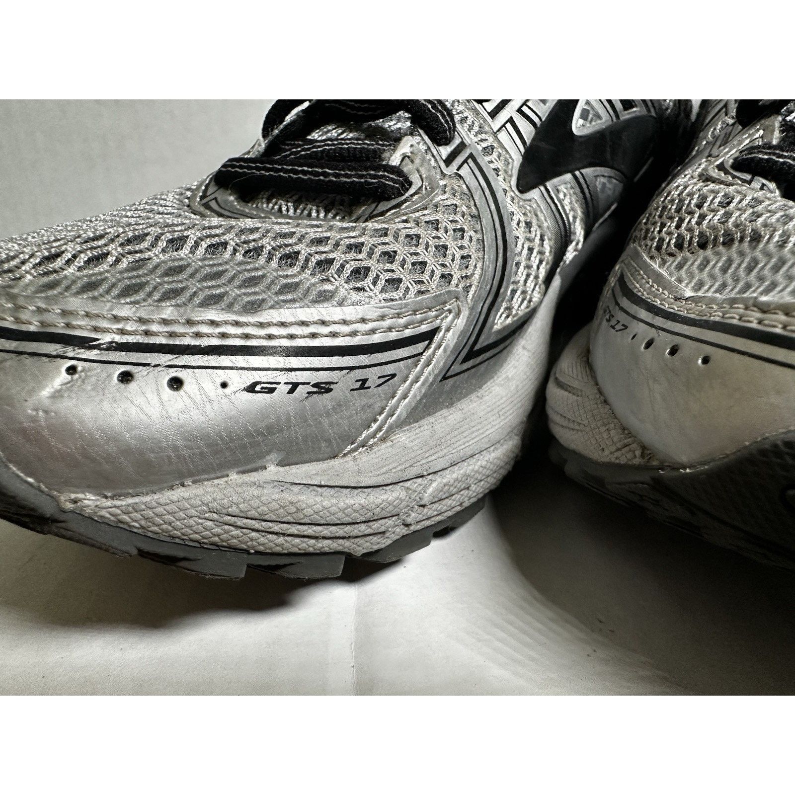 Brooks Brooks Adrenaline GTS 17 Running Shoes Sz 7-D Black/Silver Size US 7 / EU 40 - 4 Thumbnail