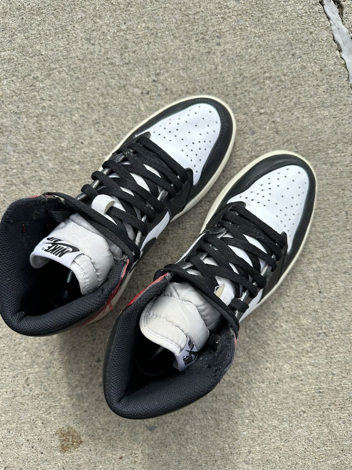 Jordan Brand Nike Air Jordan 1 Retro High Black Toe 2016 size 8 Size US 8 / EU 41 - 3 Thumbnail