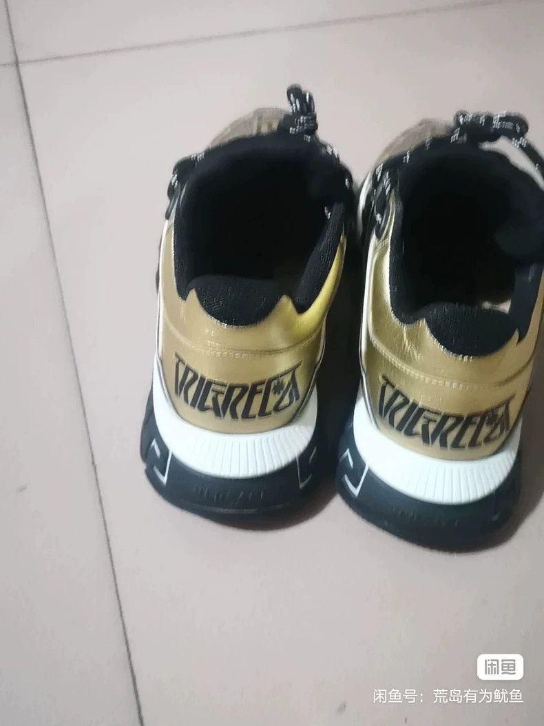 Versace Versace Black and gold colour-blocked classic Greek back p Size US 6 / EU 39 - 2 Thumbnail