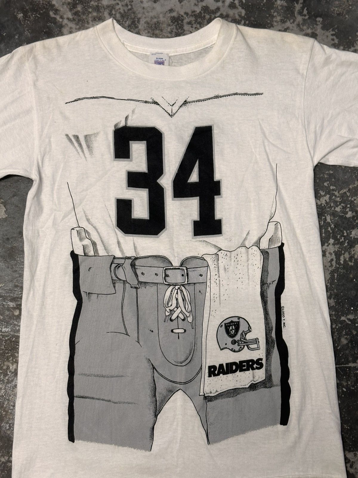 Vintage Vintage 90s Raiders Tshirt Bo Jackson LA #34 All Over Print Size US M / EU 48-50 / 2 - 4 Thumbnail