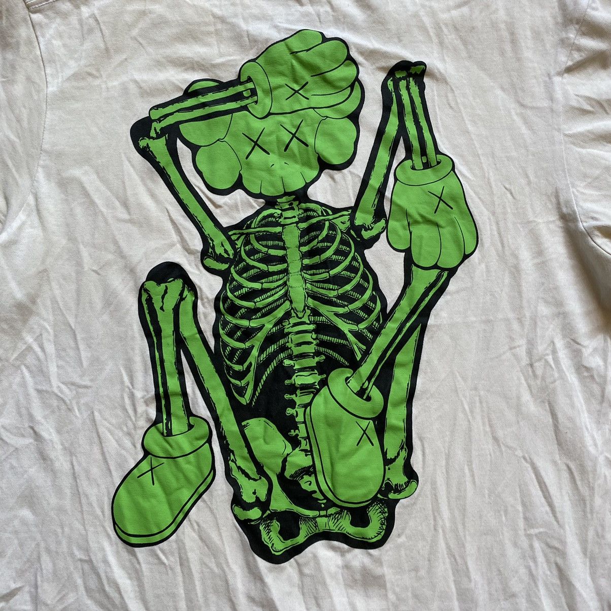 Kaws × Uniqlo UNIQLO X KAWS BIG LOGO T SHIRT Size US M / EU 48-50 / 2 - 4 Thumbnail