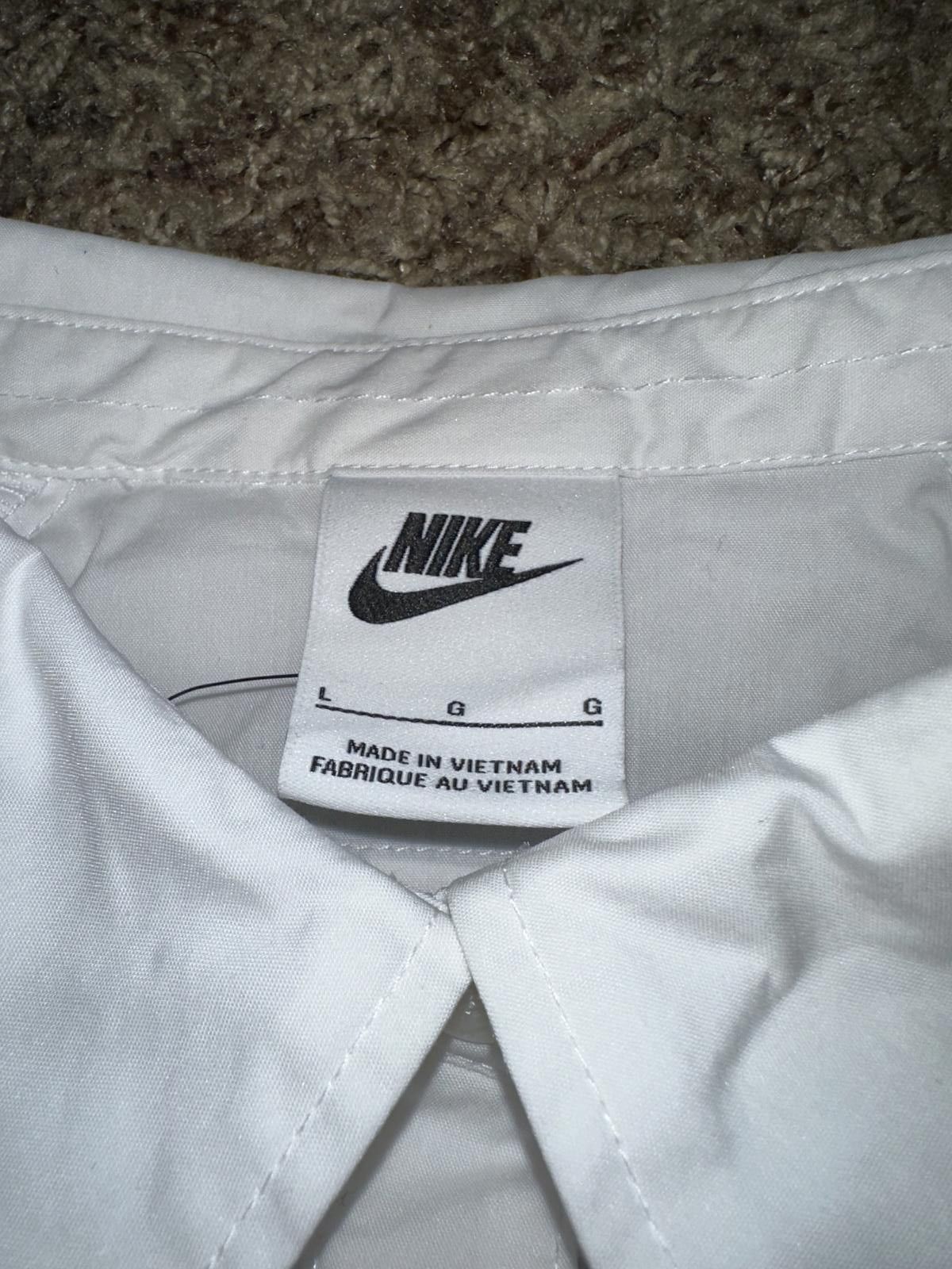 Nike Nike Women’s Sportswear Icon Clash White Dress Shirt Size L / US 10 / IT 46 - 2 Thumbnail