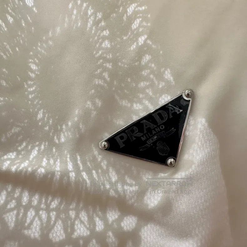 Prada Prada Triangle flower skirt Size 26" / US 2 / IT 38 - 7 Thumbnail