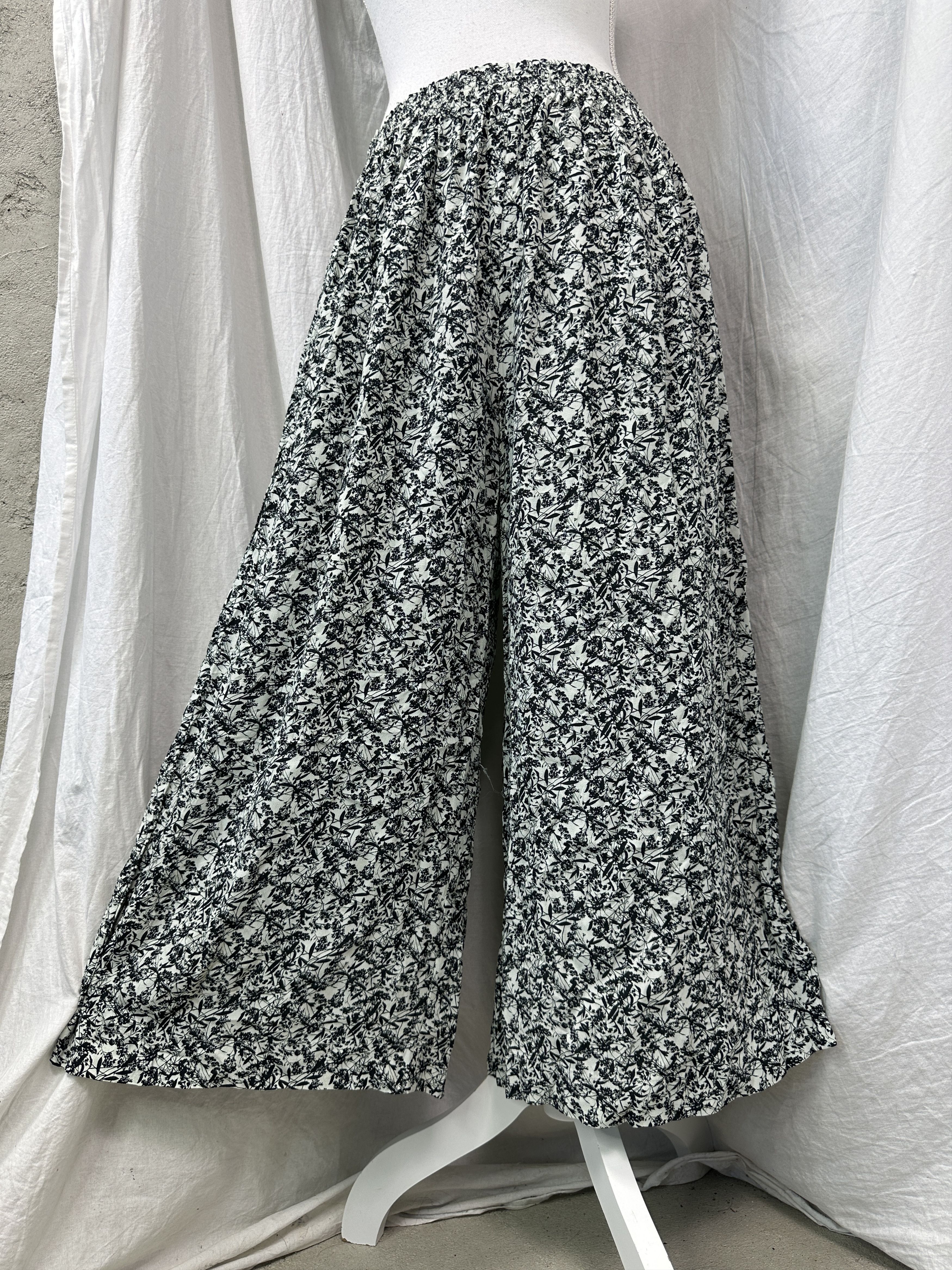 Vintage Vintage Streetwear Viscose Wide Leg Printed Pants 00s Size 26" / US 2 / IT 38 - 1 Thumbnail