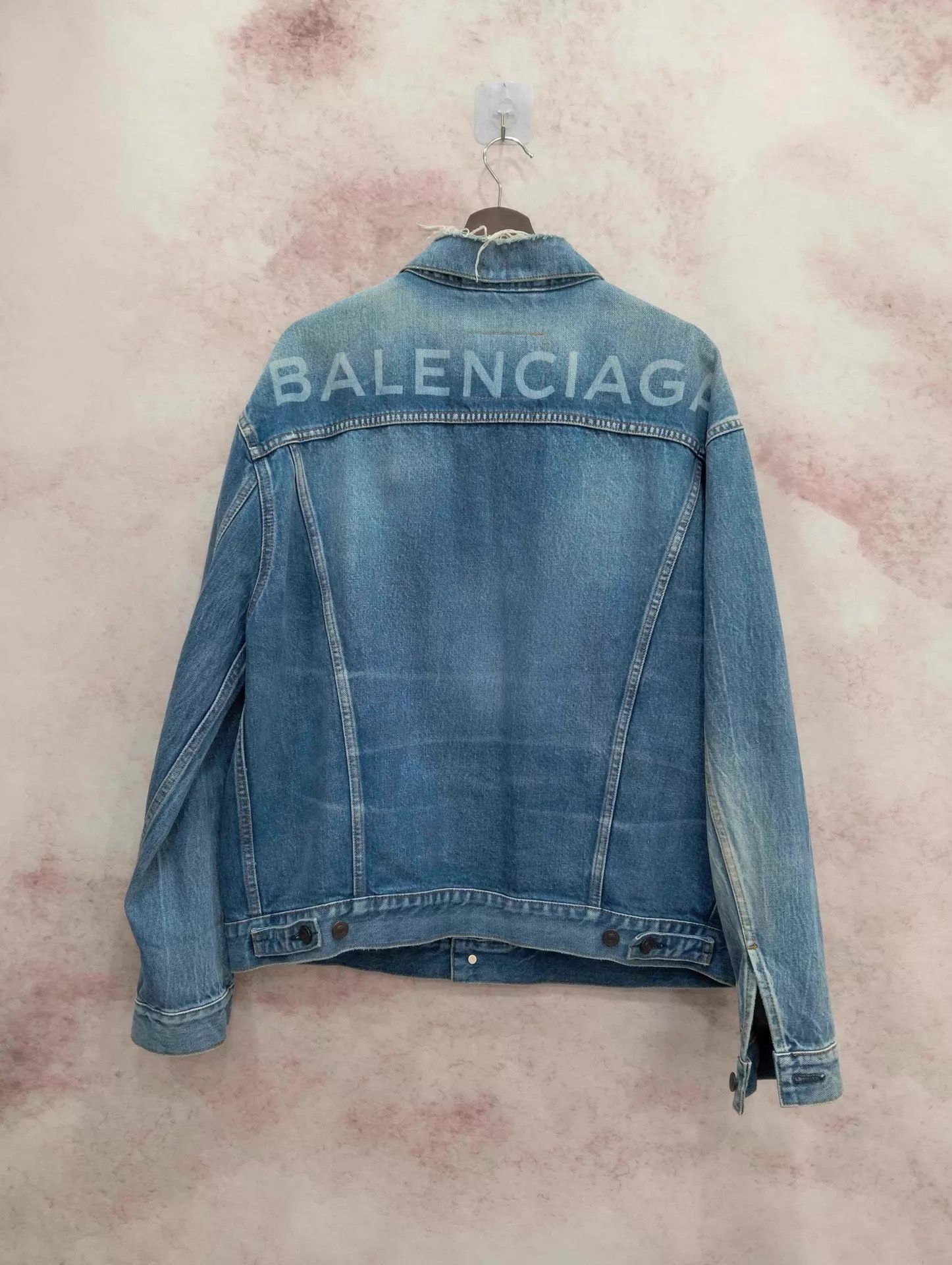 Balenciaga Balenciaga Back Logo Distressed Denim Jacket 34 Size XXS / US 00 / IT 34 - 2 Thumbnail