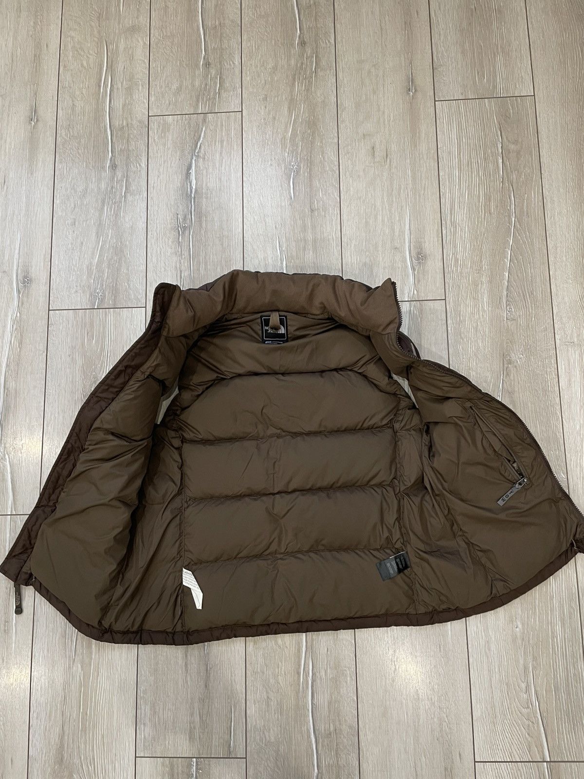 The North Face THE NORTH FACE NUPTSE 700 DOWN PUFFER BROWN VEST WOMENS M Size M / US 6-8 / IT 42-44 - 5 Thumbnail