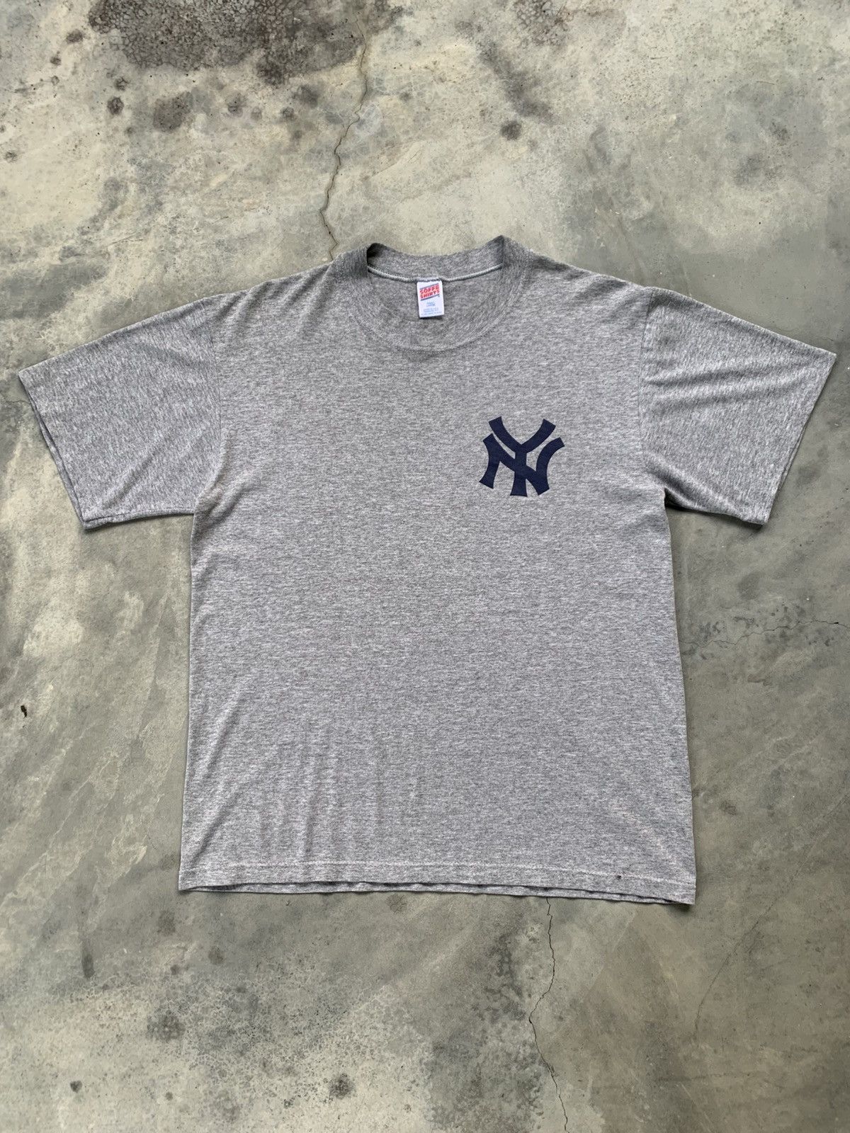 Vintage Vintage 80s New York Yankees Nearly paper thin Rayon Tshirt Size US L / EU 52-54 / 3 - 1 Thumbnail