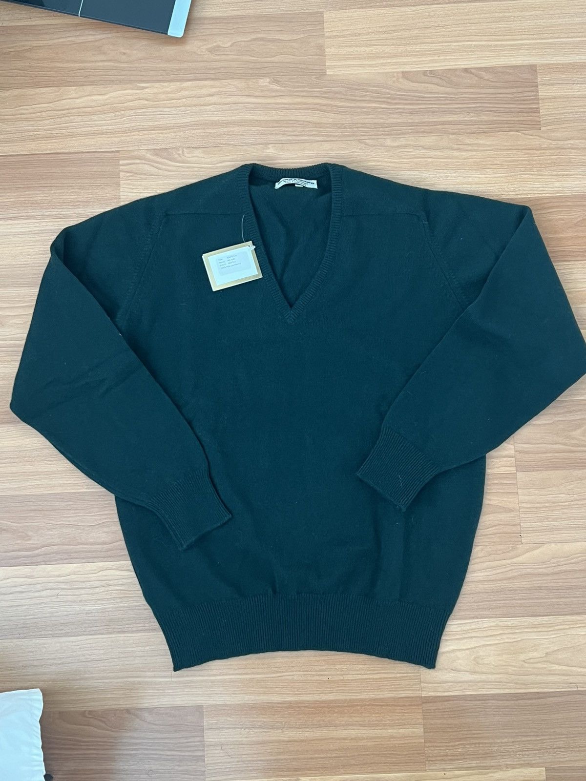 William Lockie William Lockie 100% Lambswool Made in Scotland V Neck 42 Size US L / EU 52-54 / 3 - 1 Thumbnail