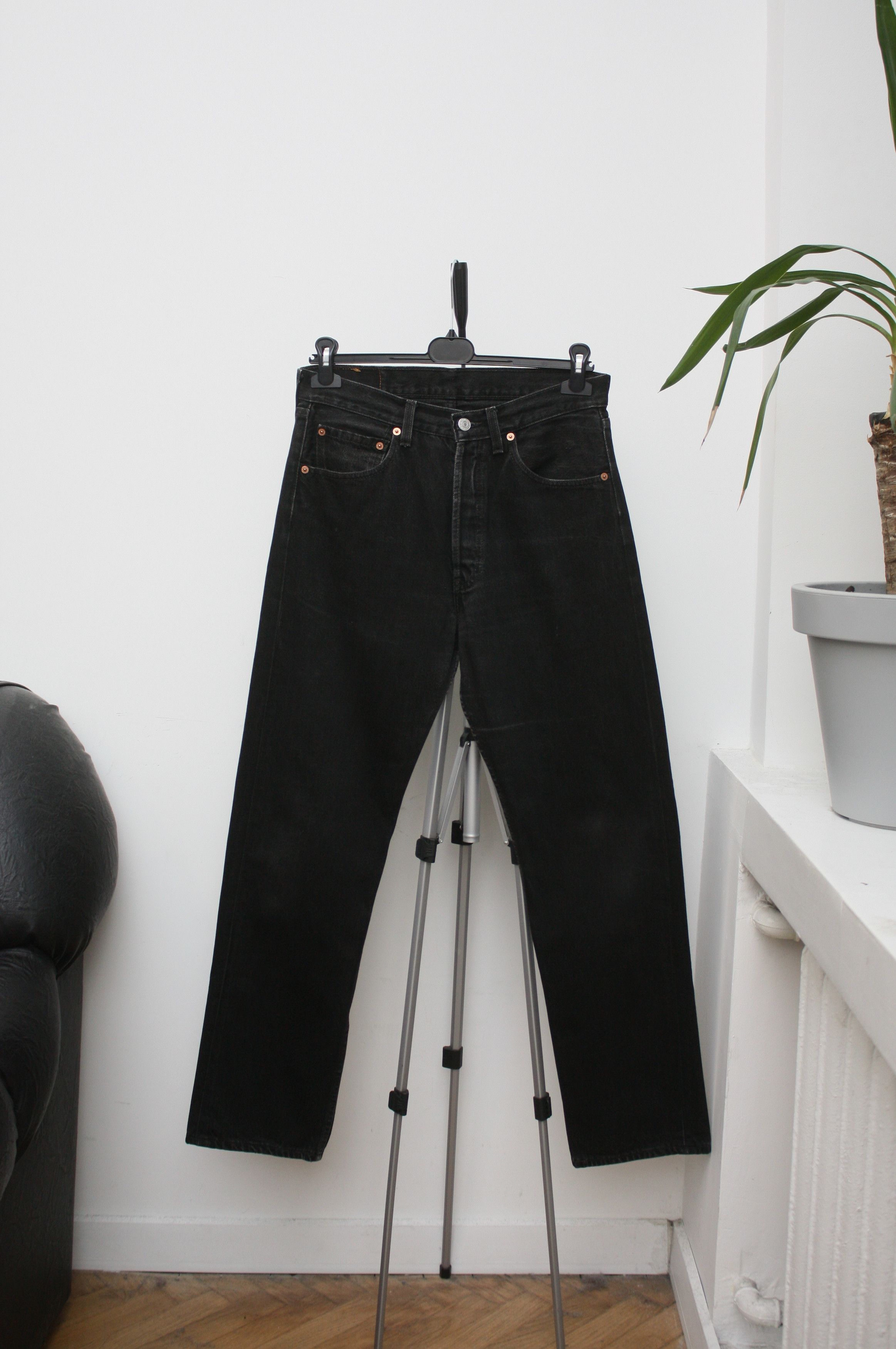 Levi's Vintage Clothing Levi's 501 Vintage Black Denim Jeans W32L30 Made In UK Size US 32 / EU 48 - 3 Thumbnail