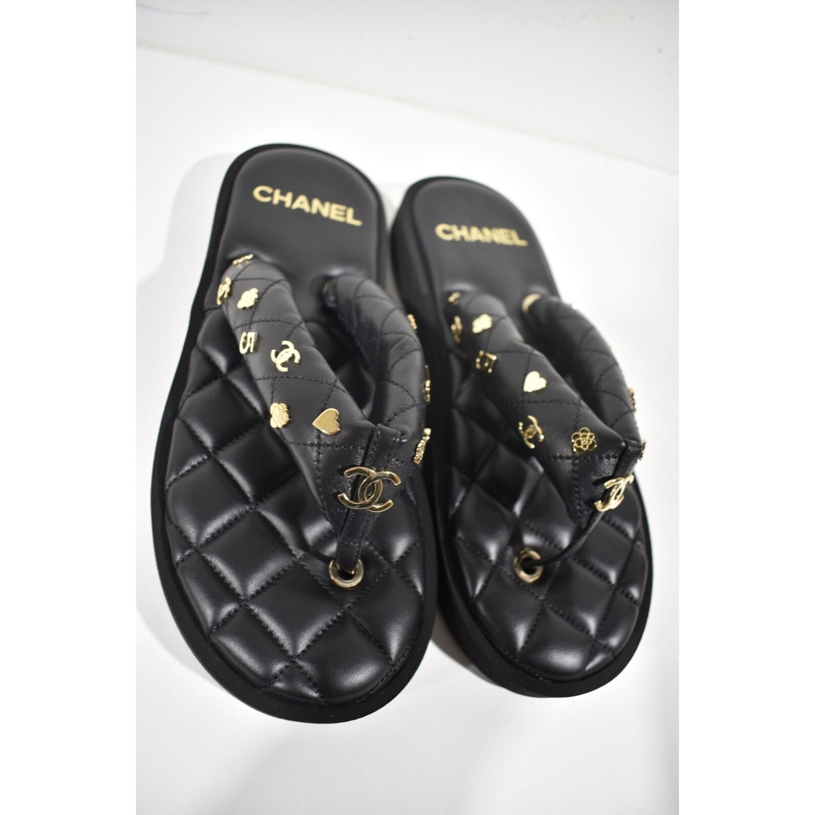 Chanel Chanel 23P Black Quilted Charms Padded Pool Thong Logo Mule Size US 11 / IT 41 - 4 Thumbnail