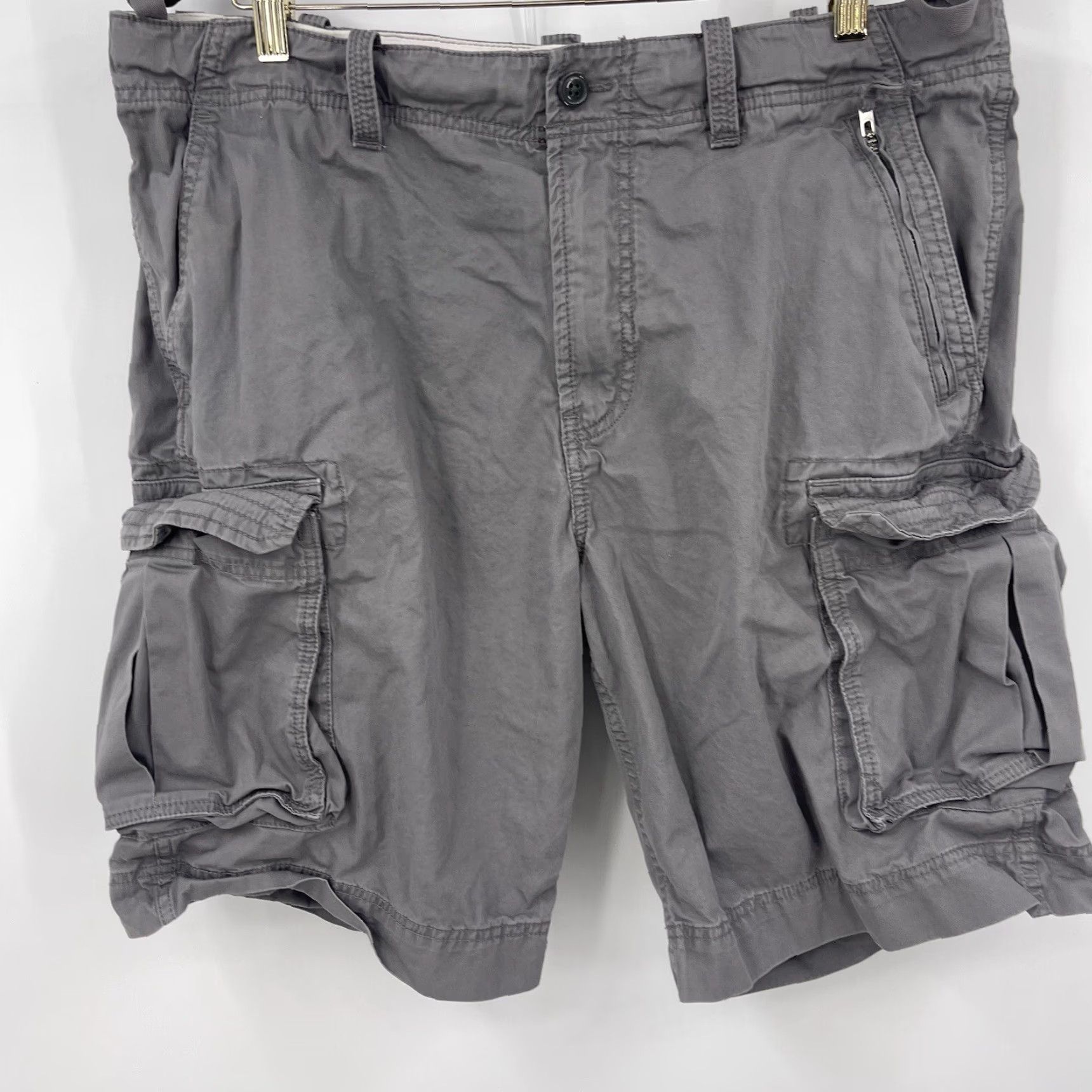 Club Monaco **Men's Club Monaco Cargo Shorts Large 36 Gray Zip Twill** User: Men's Club Monaco Cargo Shorts Large 36 Gray Zip Twill Size US 36 / EU 52 - 2 Thumbnail