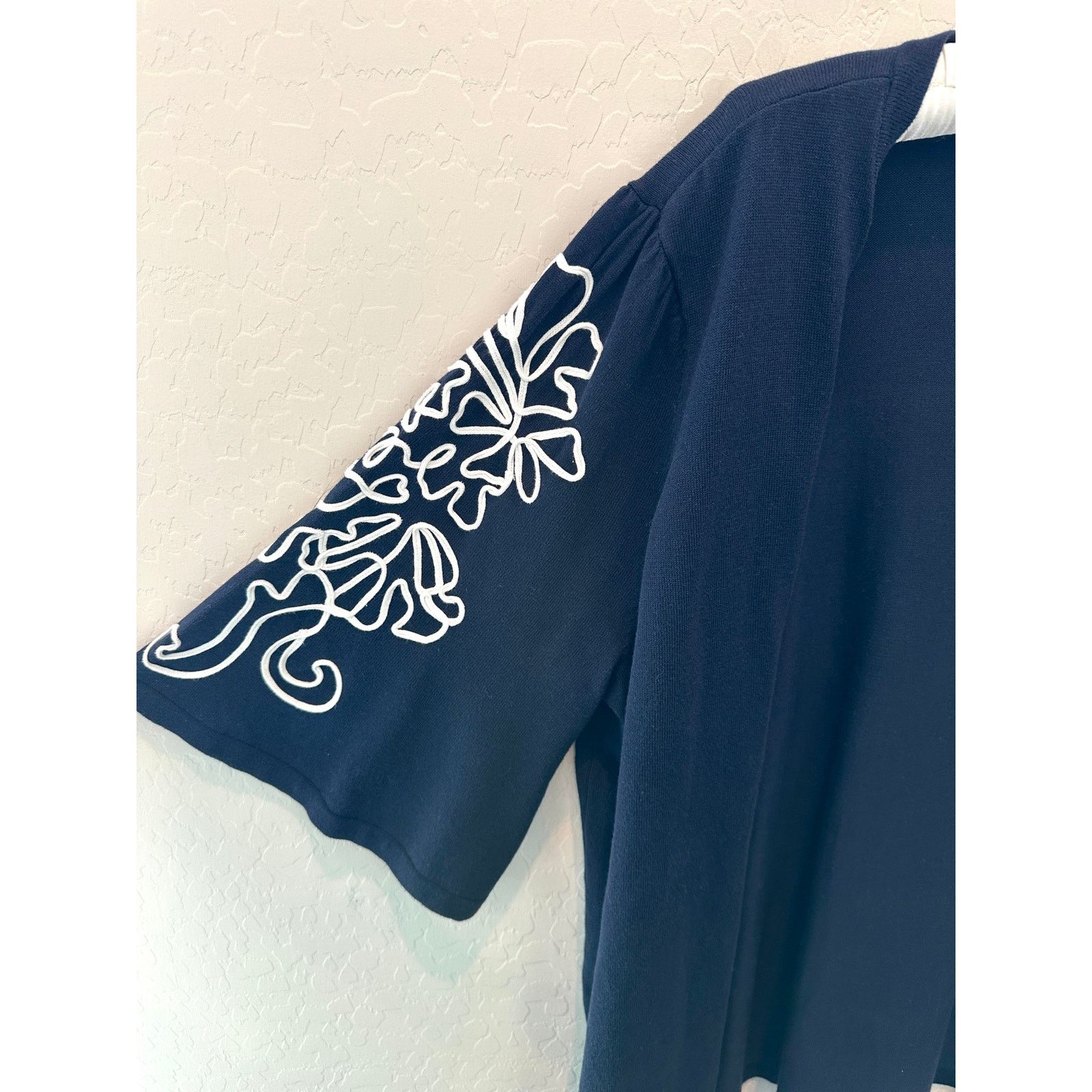 Chicos CHICOS | Navy White Embroidered Sleeve Open Sweater Cardigan Size XXL / US 16-18 / IT 52-54 - 4 Thumbnail