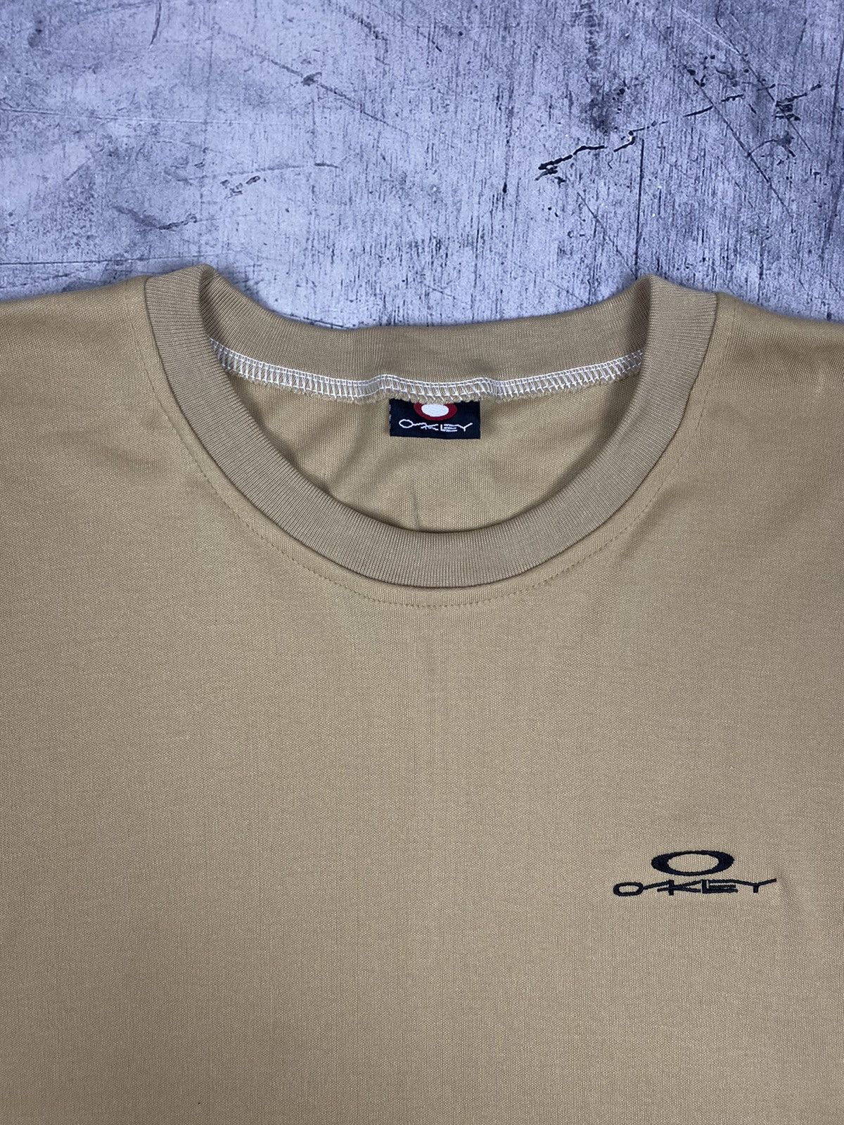Oakley Vintage 00s Oakley Y2K Bootleg T Shirt Size US L / EU 52-54 / 3 - 6 Thumbnail