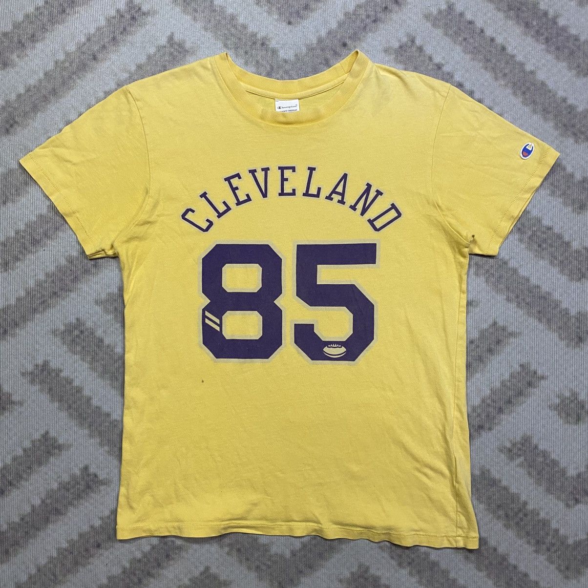 Champion Vintage 90s CHAMPION Cleveland Football T-shirt Size US S / EU 44-46 / 1 - 1 Thumbnail