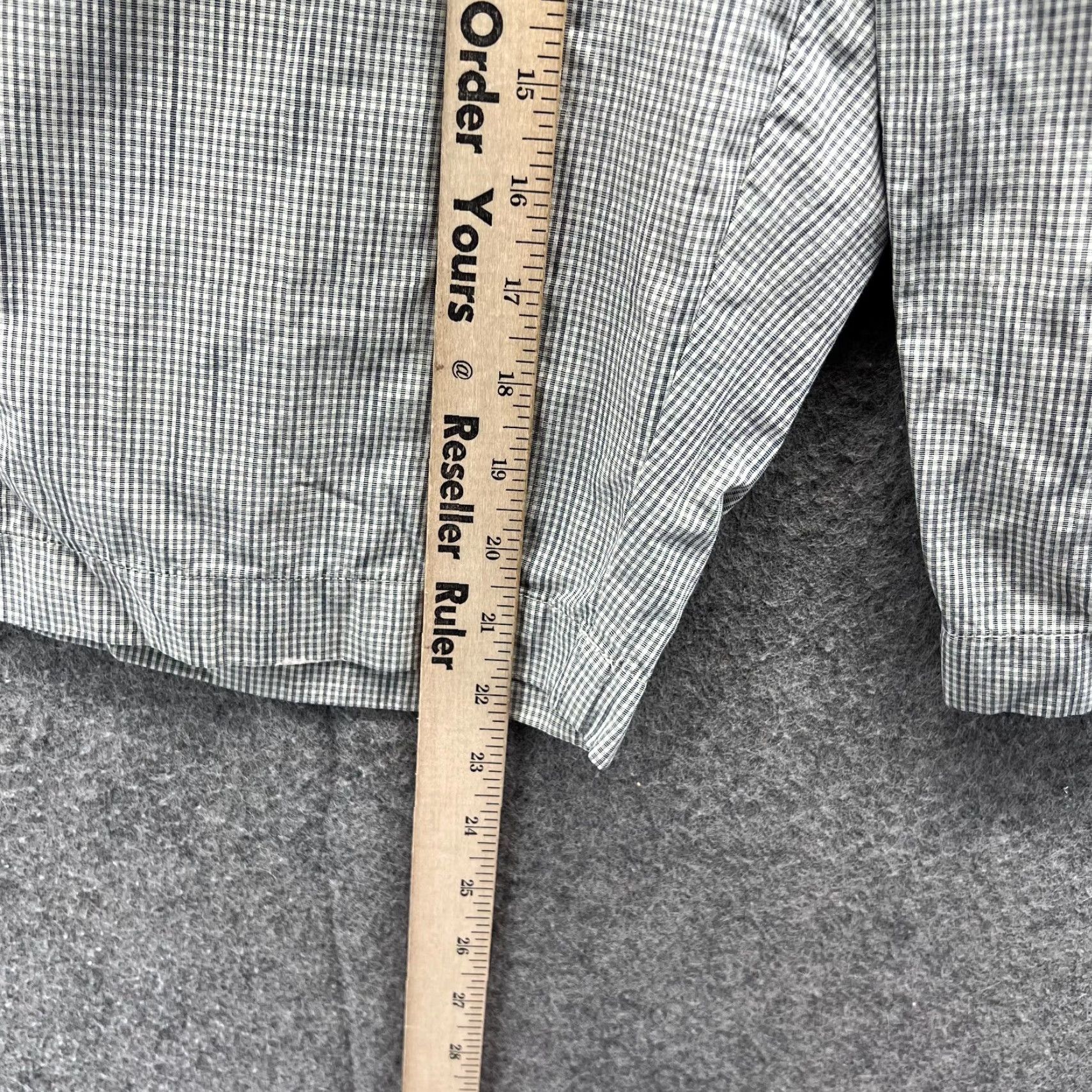 J.Crew Vintage J. Crew Shorts Mens 34 Gray Chino Flat Front Seersucker Cotton Preppy Straight Pocket Mens Shorts Slim Fit Casual Business Travel S23 Size US 34 / EU 50 - 4 Thumbnail