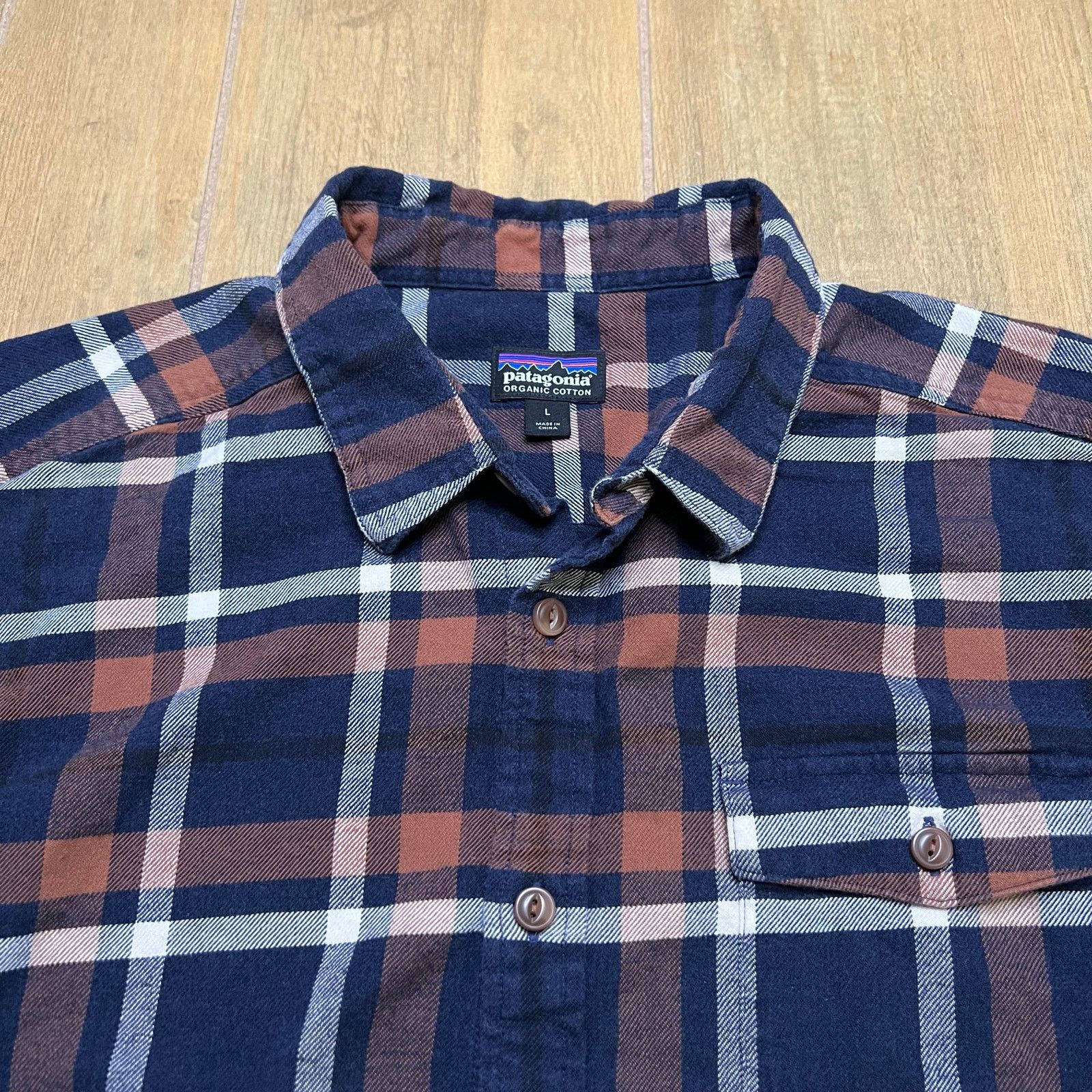 Patagonia Patagonia Men's Lightweight Fjord Flannel Shirt Sz Large Size US L / EU 52-54 / 3 - 12 Thumbnail