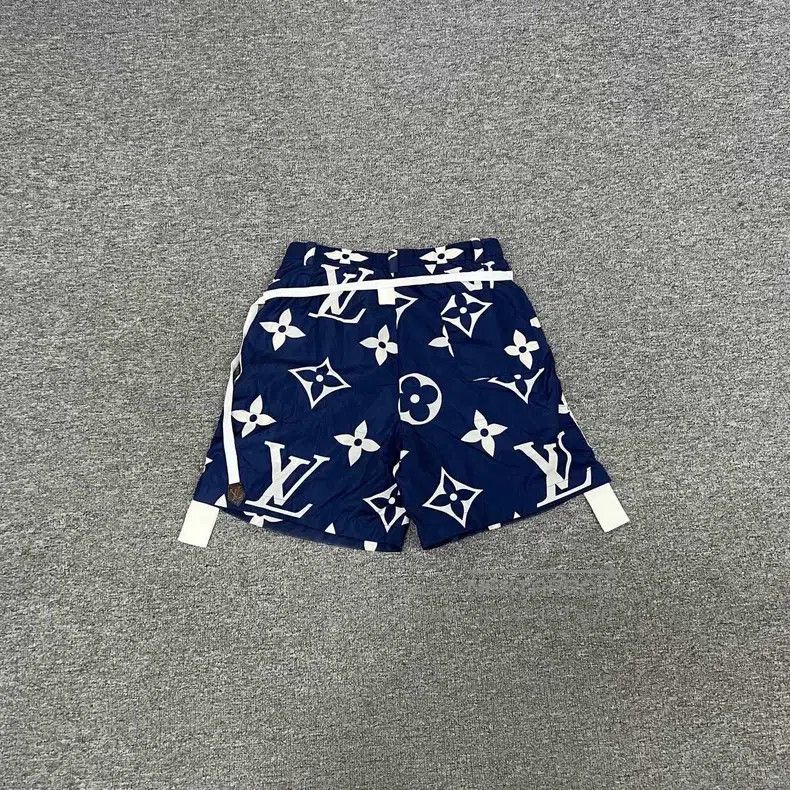 Louis Vuitton Louis Vuitton Bermuda Full Print Presbyopic Shorts Size US 36 / EU 52 - 2 Thumbnail