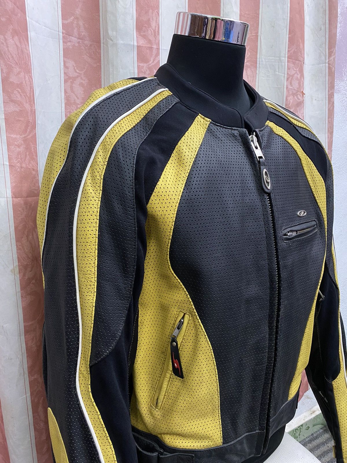Japanese Brand Seool’s gp motorsport Size US M / EU 48-50 / 2 - 2 Thumbnail